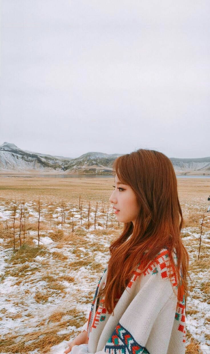 Let me in Haseul wallpaper. Odd eyes, Kpop girls, Girl