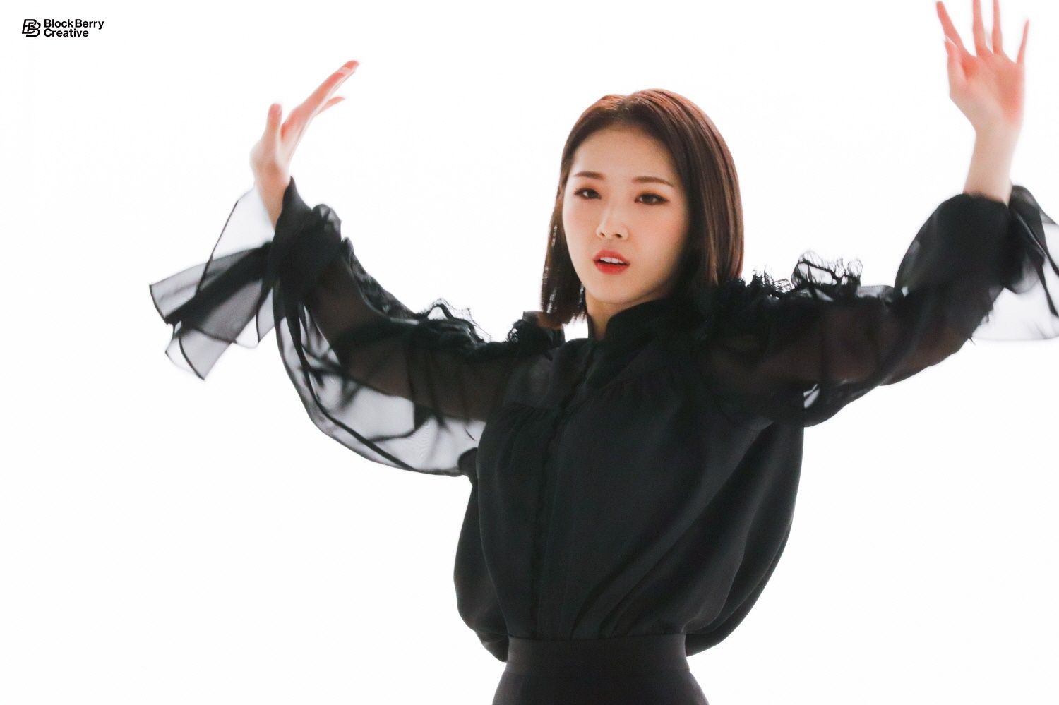 LOONA 'Butterfly' MV behindΠΔ Photo