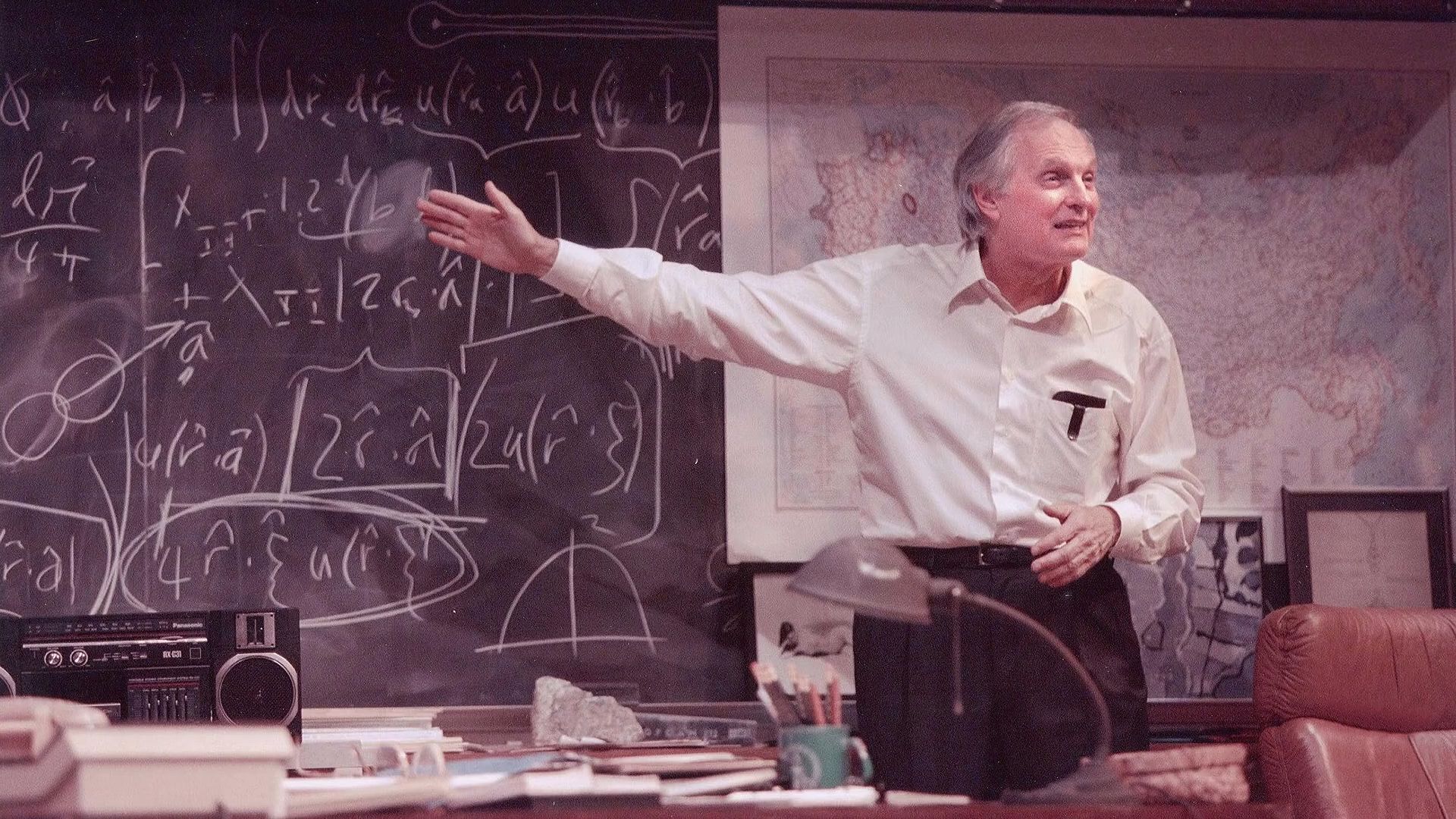 Video of Alan Alda telling how he prepared to play iconoclastic