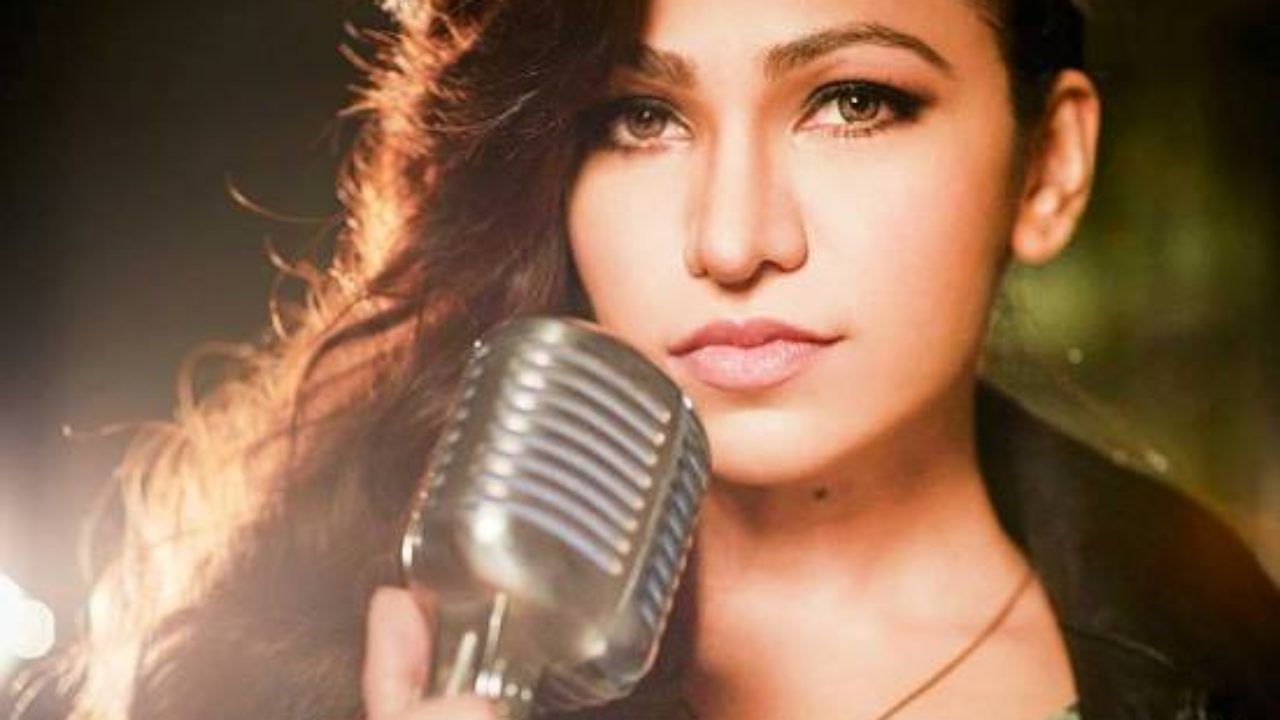 Tulsi Kumar (Singer) Age, Boyfriend, Husband, Family, Biography