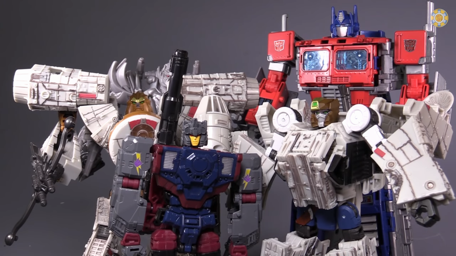 Video Review of Takara Tomy Star Wars Powered By Transformers