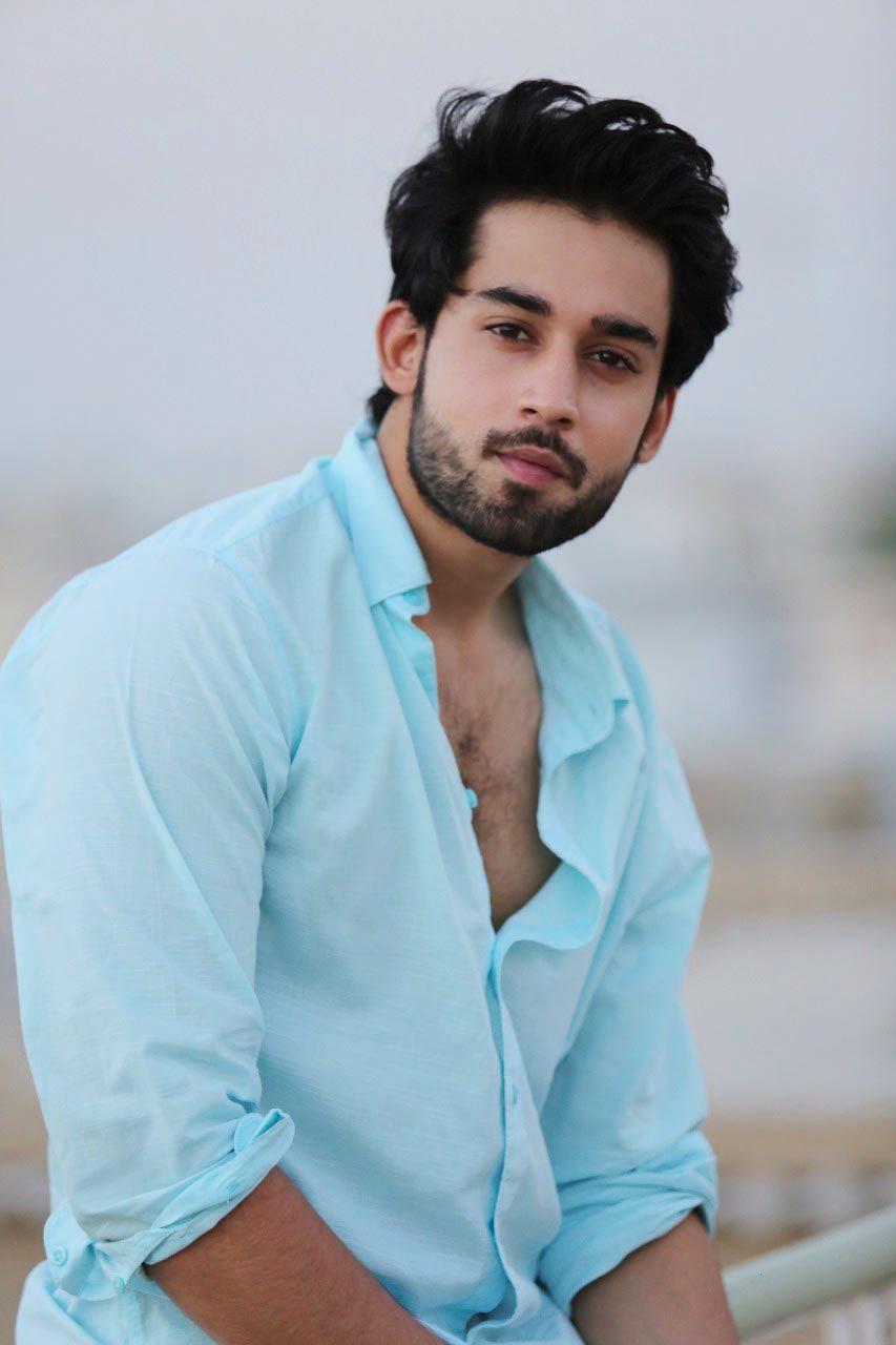 Bilal Abbas Khan to Play a Navy Officer in Pakistan Day's Special
