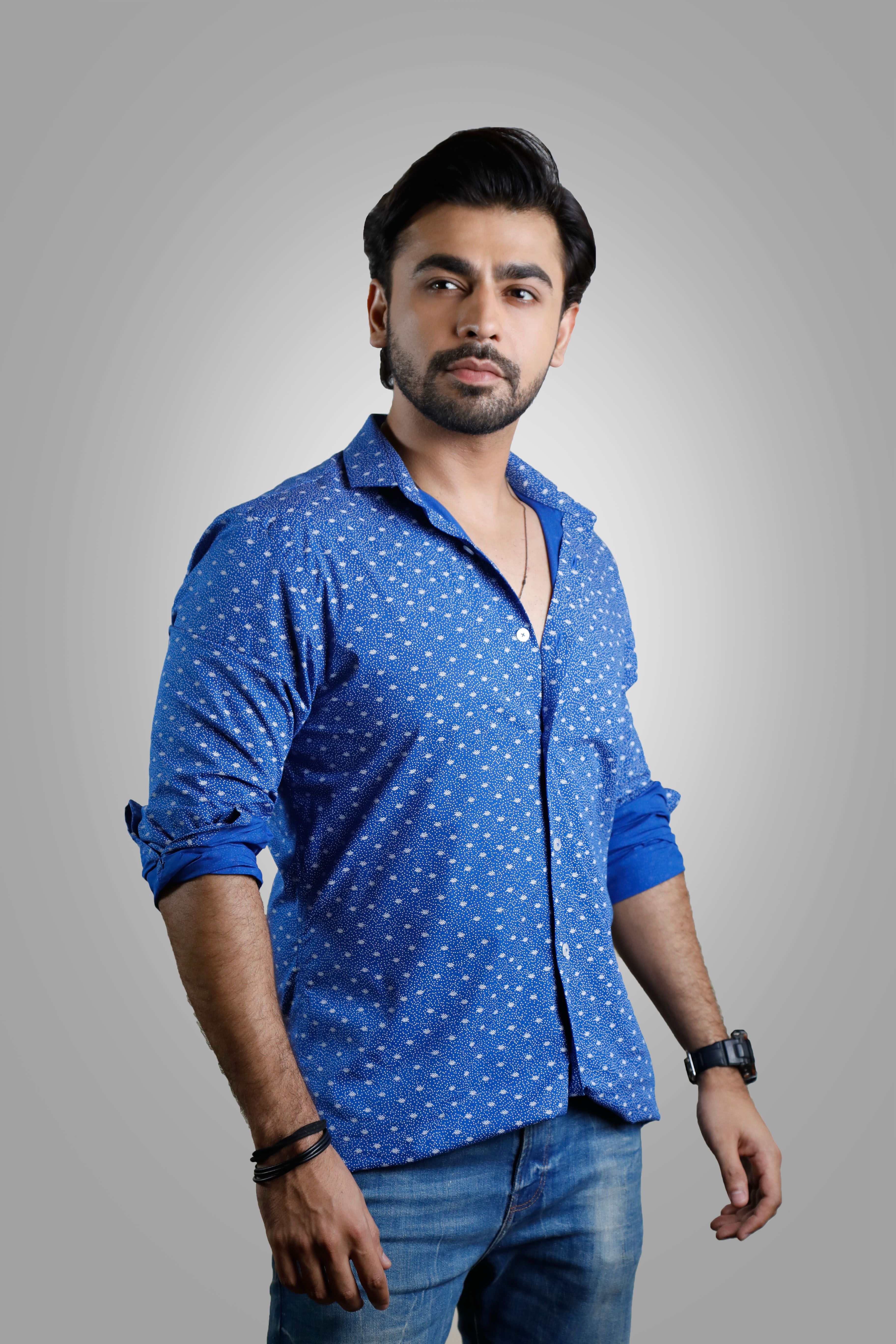 Iqra Aziz paired up with Farhan saeed for upcoming drama Suno