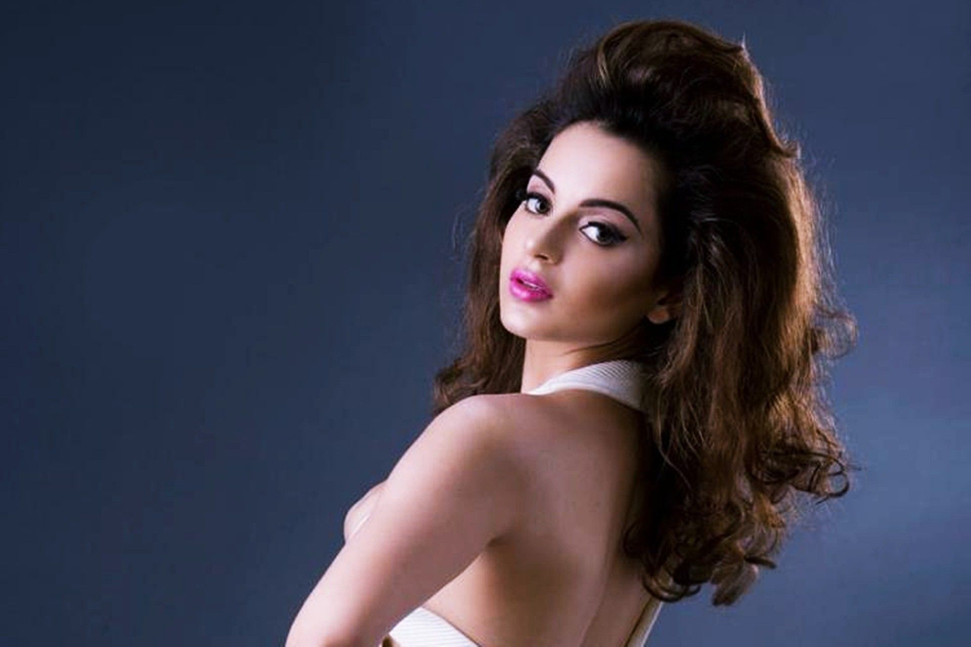 Kangana Ranaut Wallpaper HD Background Free Download