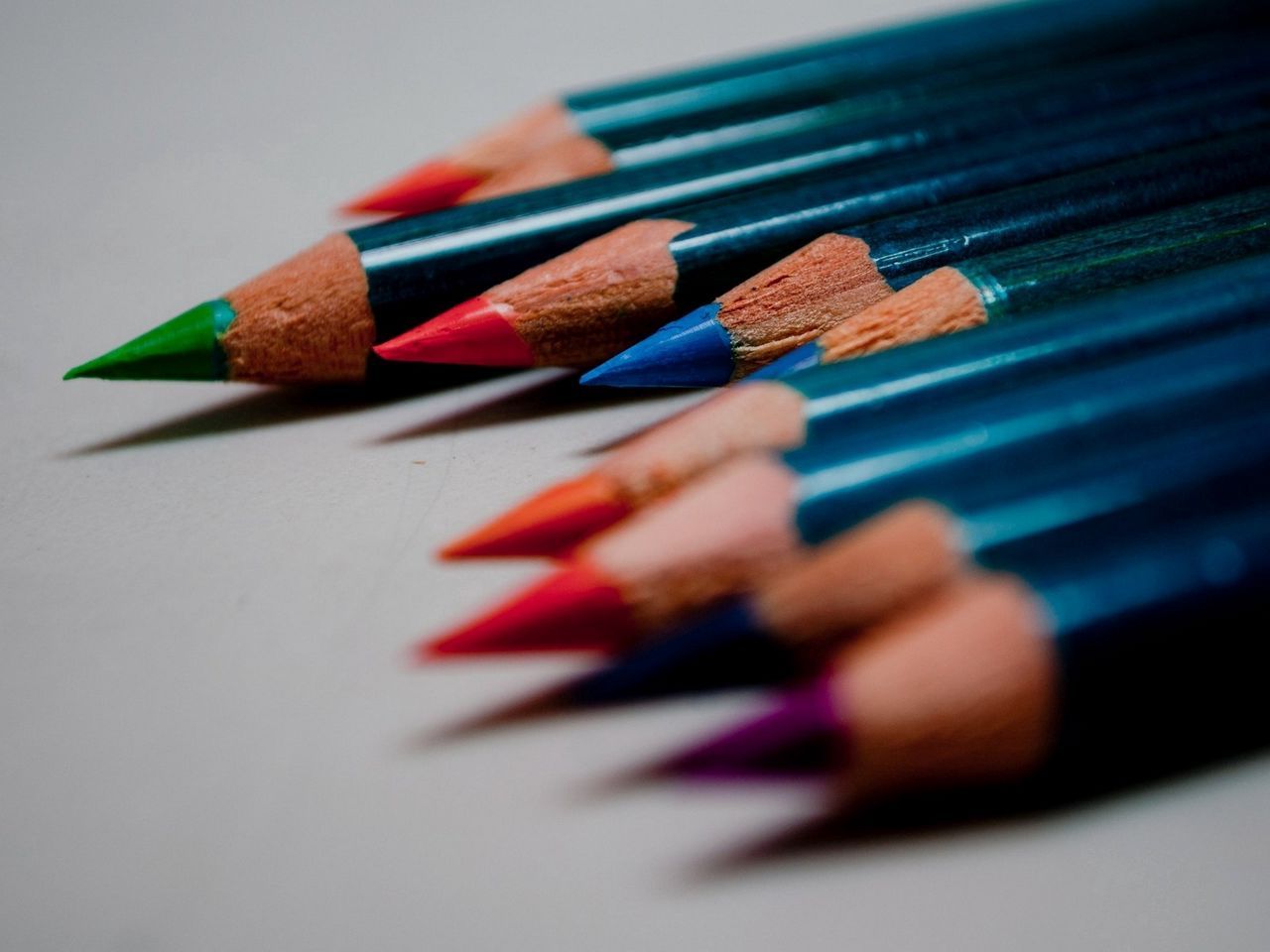 Download wallpaper 1280x960 macro, pencils, bar, blue, colorful