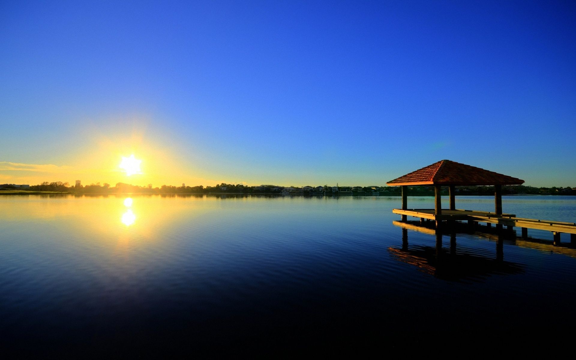 Sunrise peacefully over a lake. Sunrise wallpaper