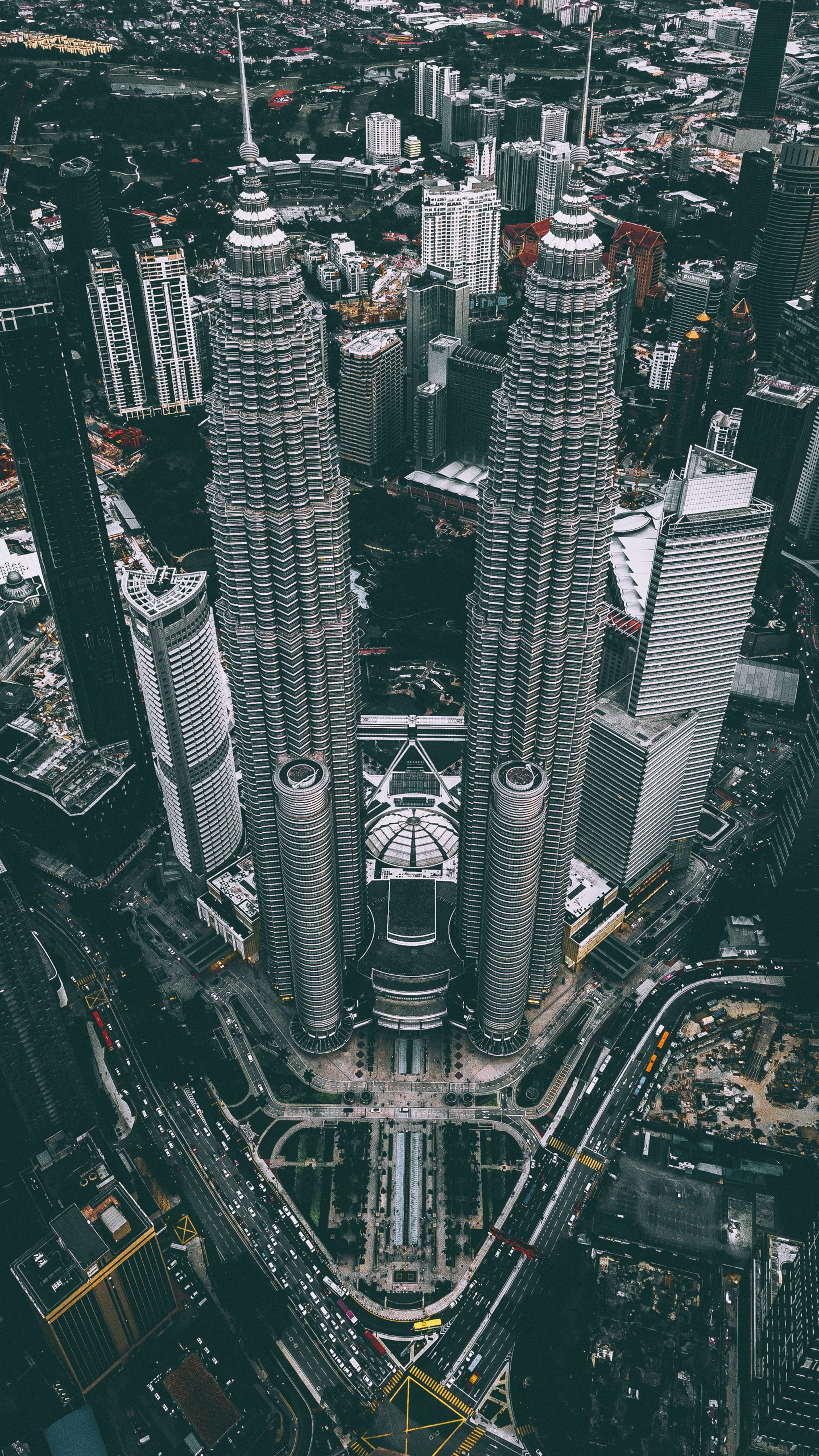 Dark KLCC photo by Izuddin Helmi Adnan