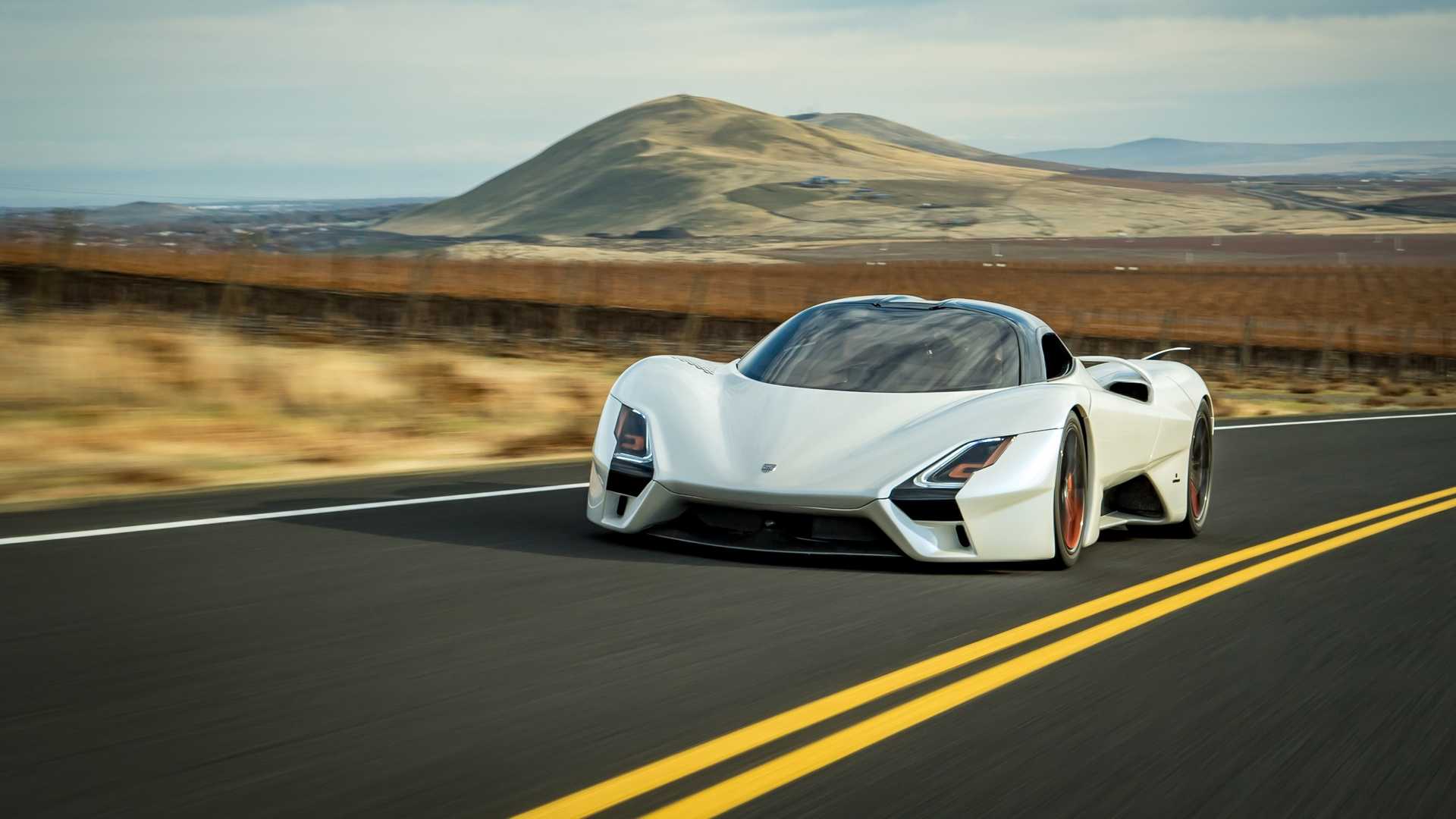 Supercar Blondie Experiences SSC Tuatara's Brutal Acceleration