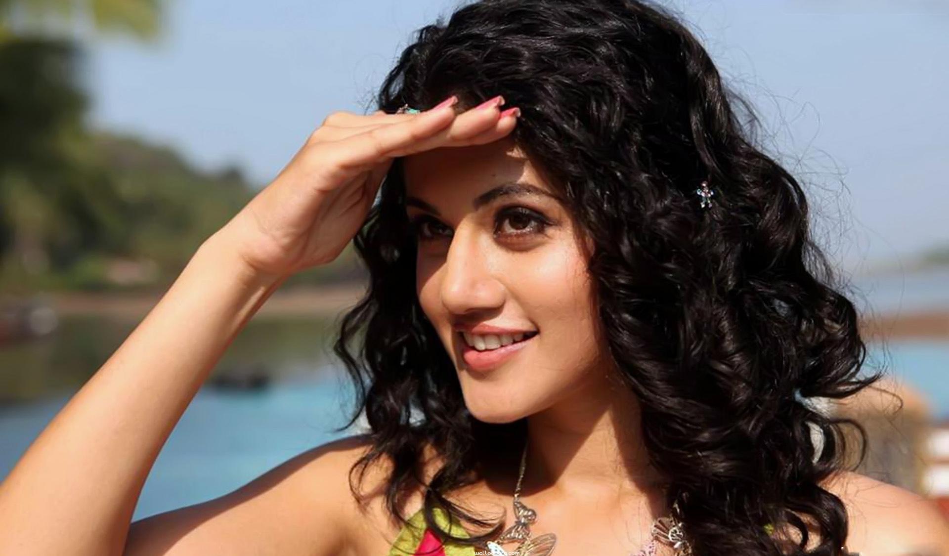 Download Taapsee pannu HD wallpaper for mobile & laptop