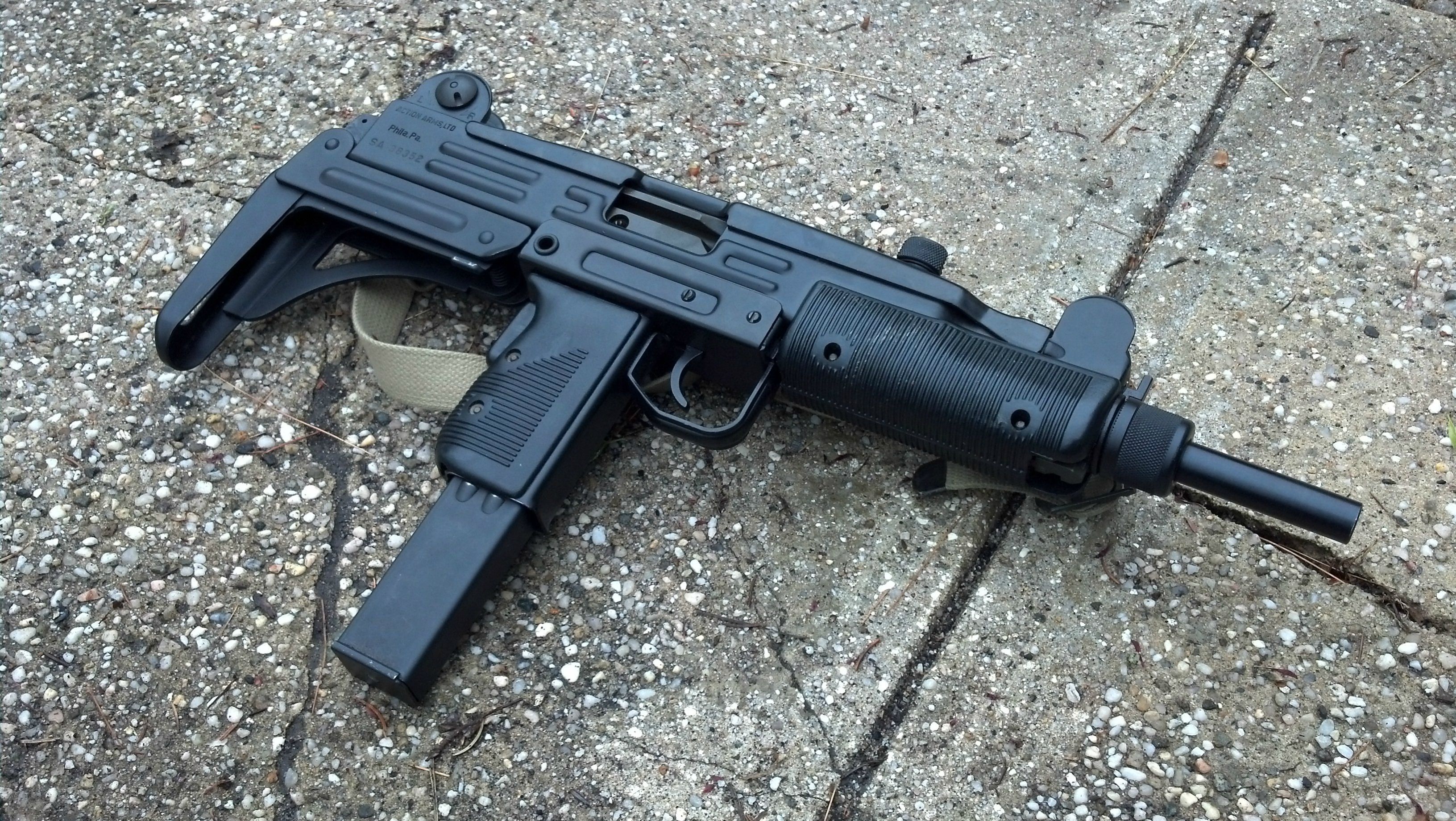 UZI machine gun weapon military police assault pistol 6