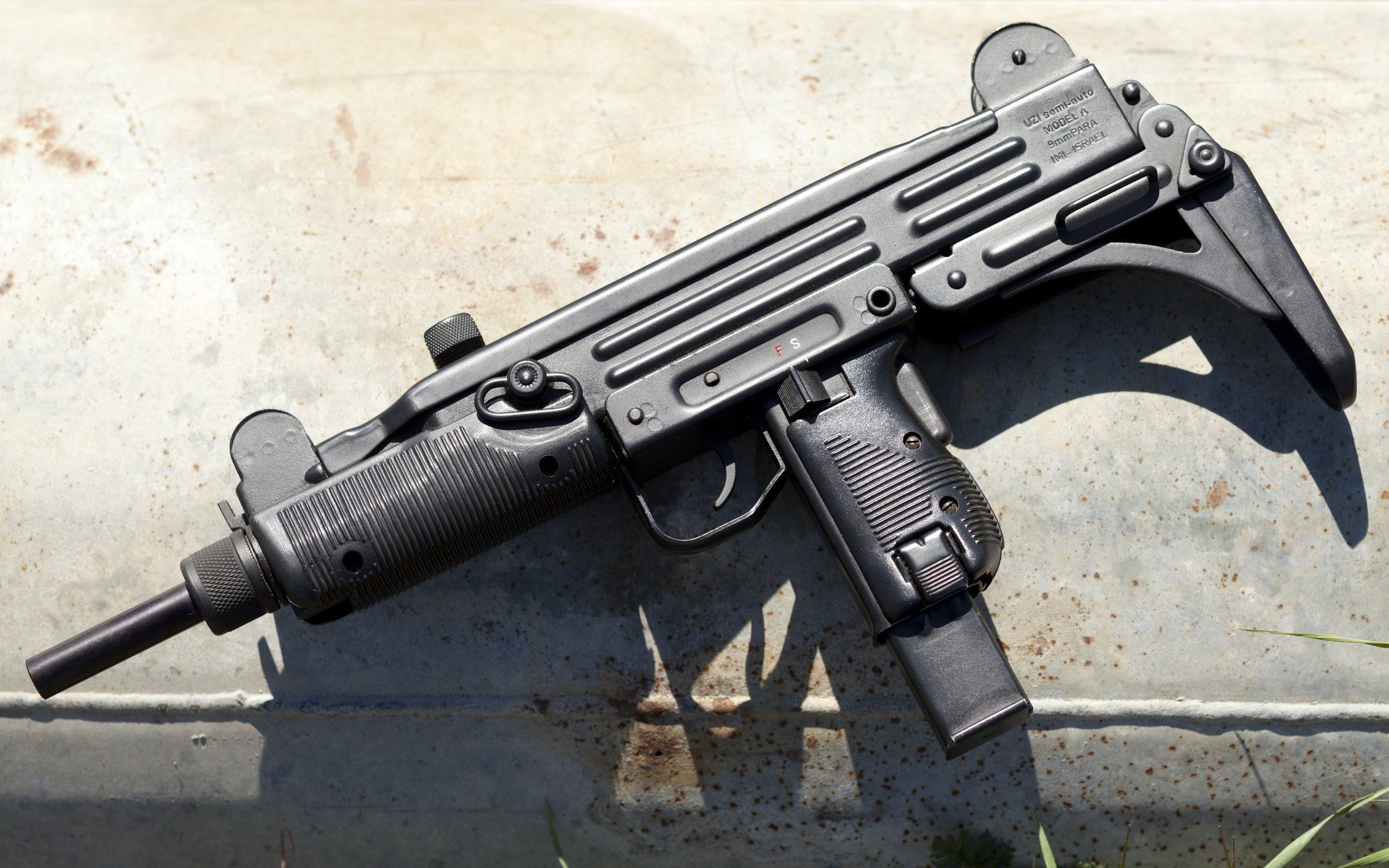 UZI machine gun weapon military police assault pistol 19