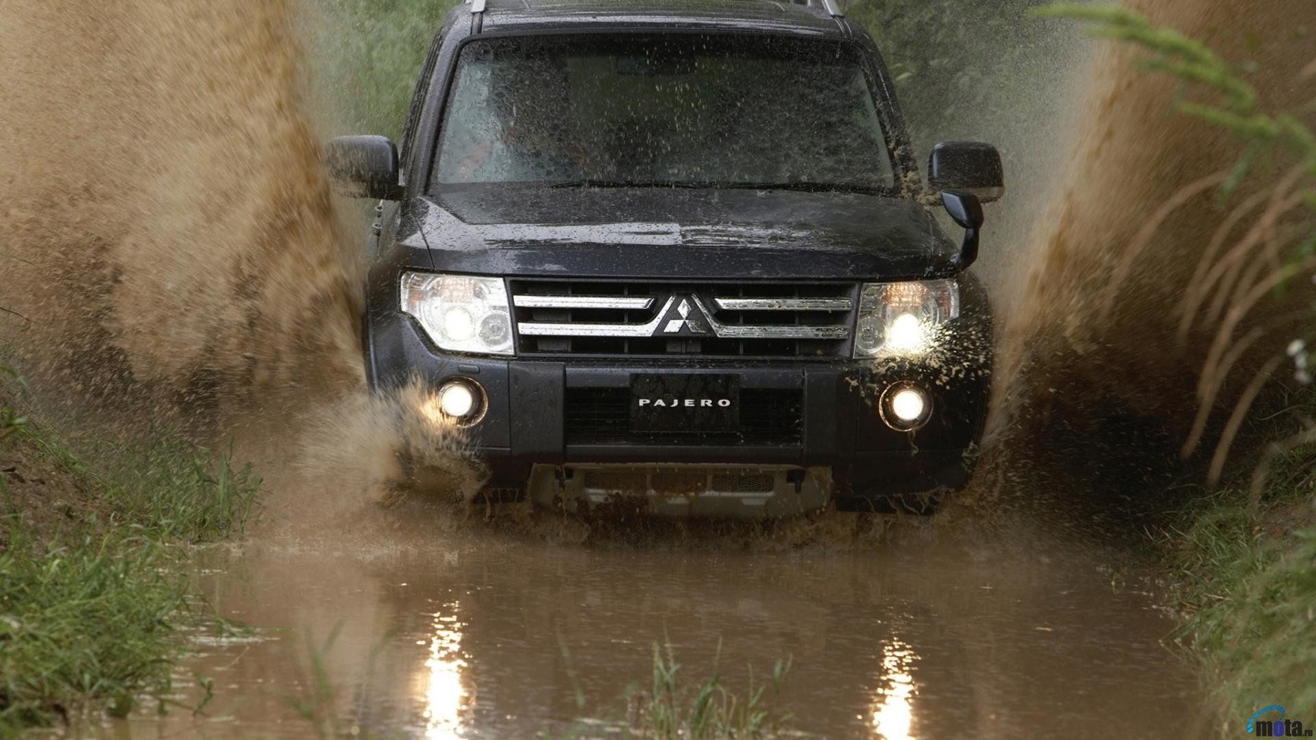 Mitsubishi Pajero HD Wallpaper and Background Image