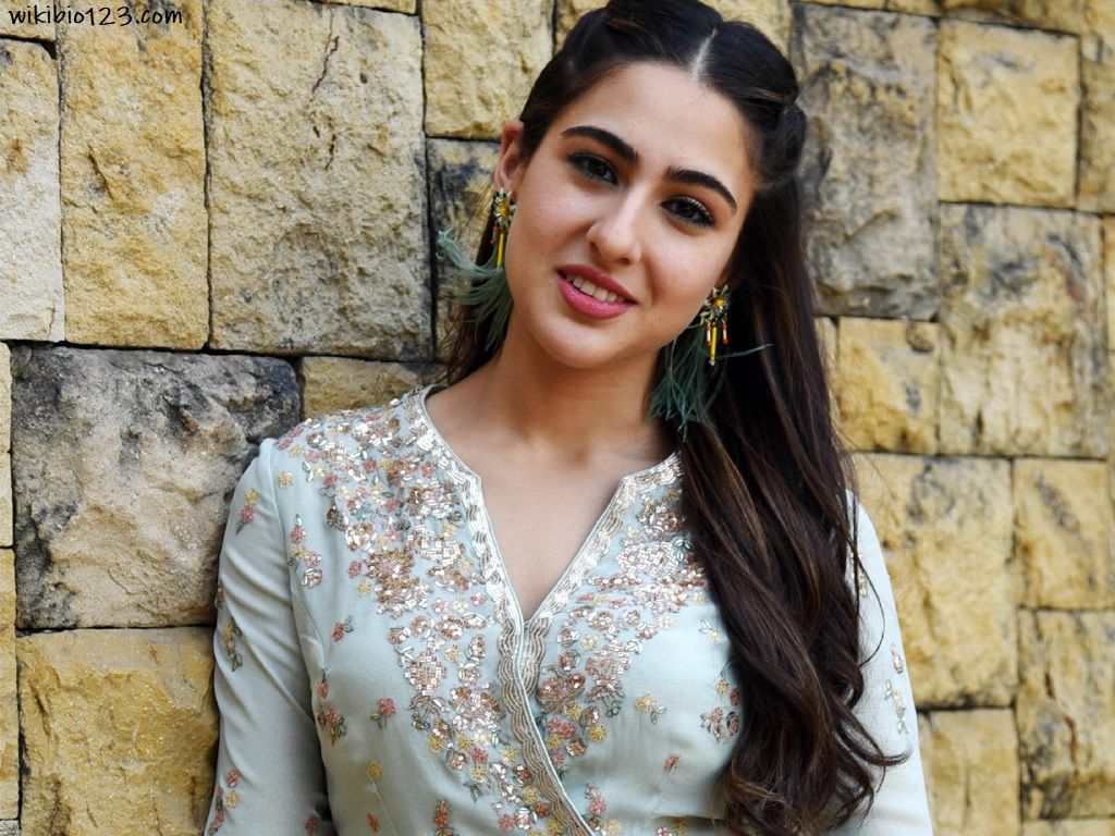 Sara Ali Khan wiki Bio Age Figure size Height HD Image Wallpaper