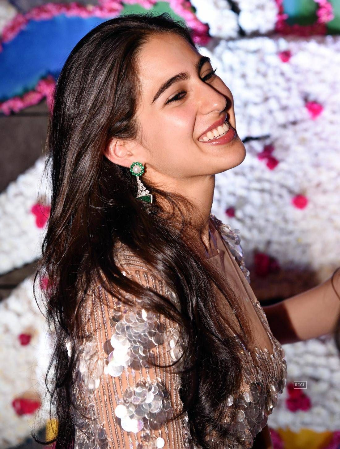 Sara Ali Khan smiling photo. Indian celebrities, Bollywood