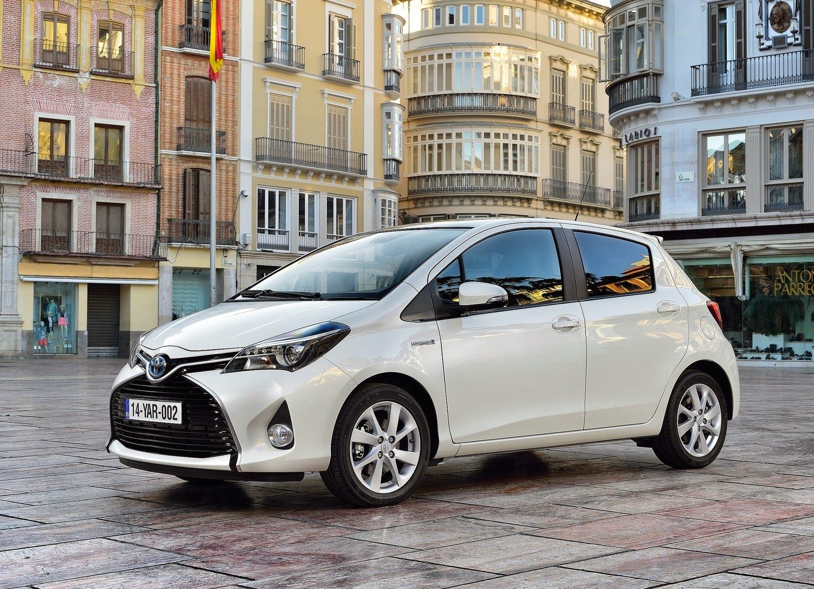 Toyota Yaris 2015 Awesome Wallpaper ! Car Wallpaper HD