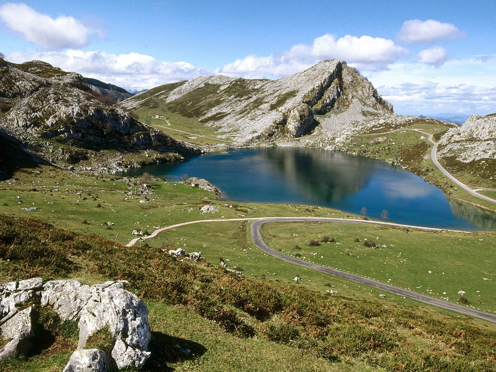 Lake Enol National Park Spain Wallpaper in jpg format for free