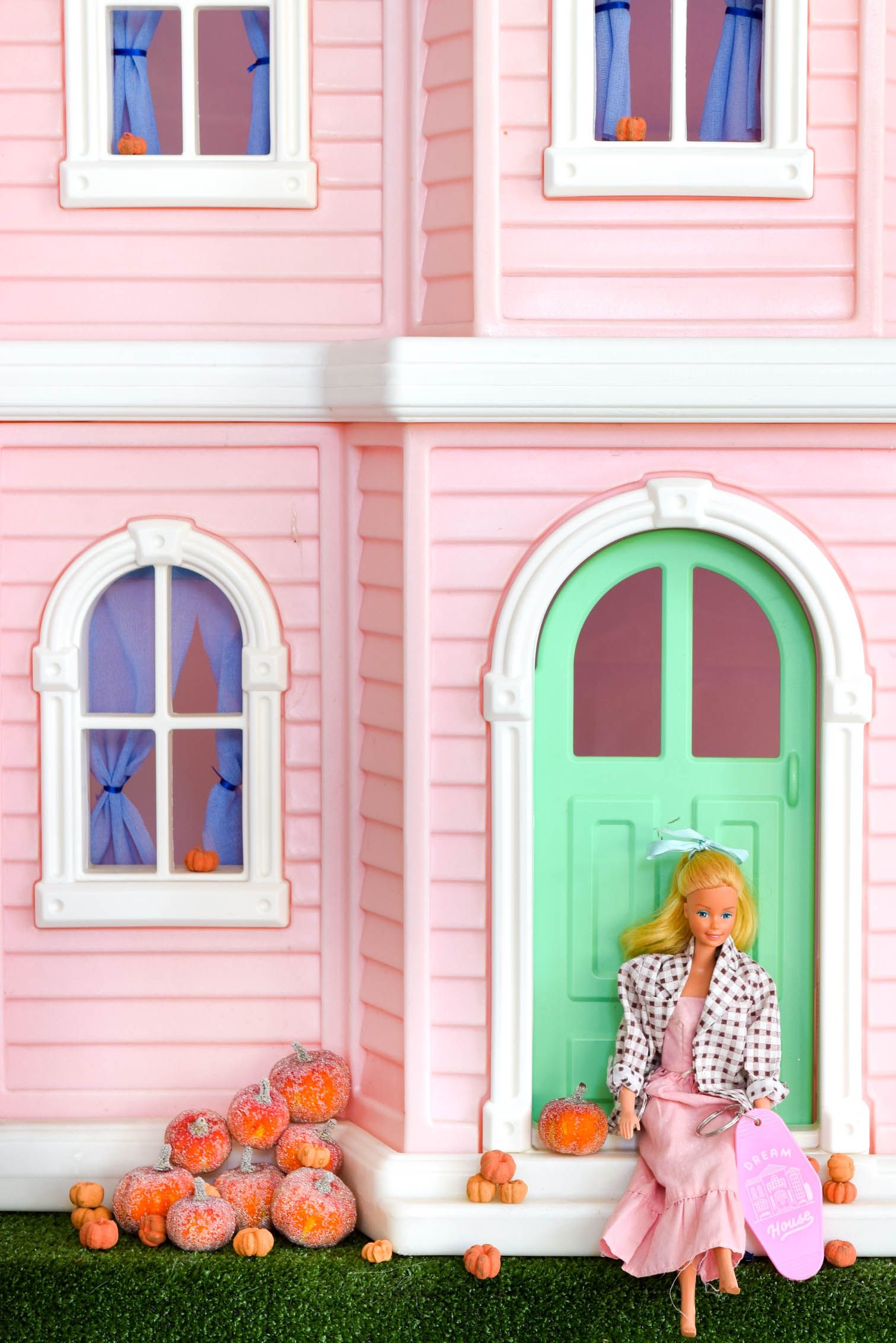 Fall Barbie Dream House Wallpaper Downloads • PMQ