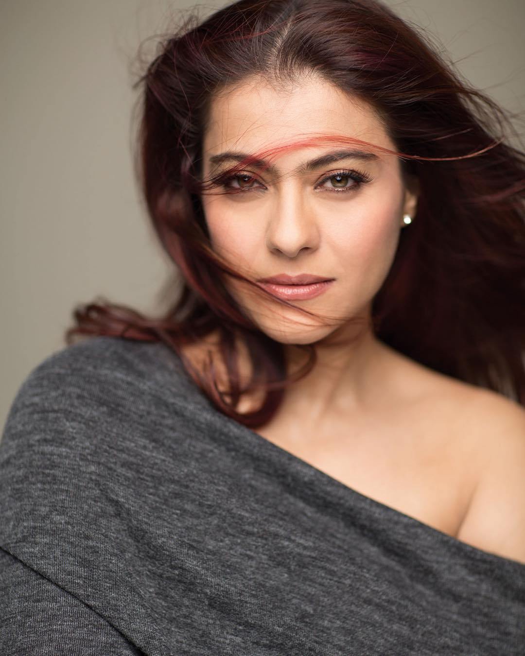 Bollywood Actress Kajol (Kajol Devgan) Beautiful and Hot Photo