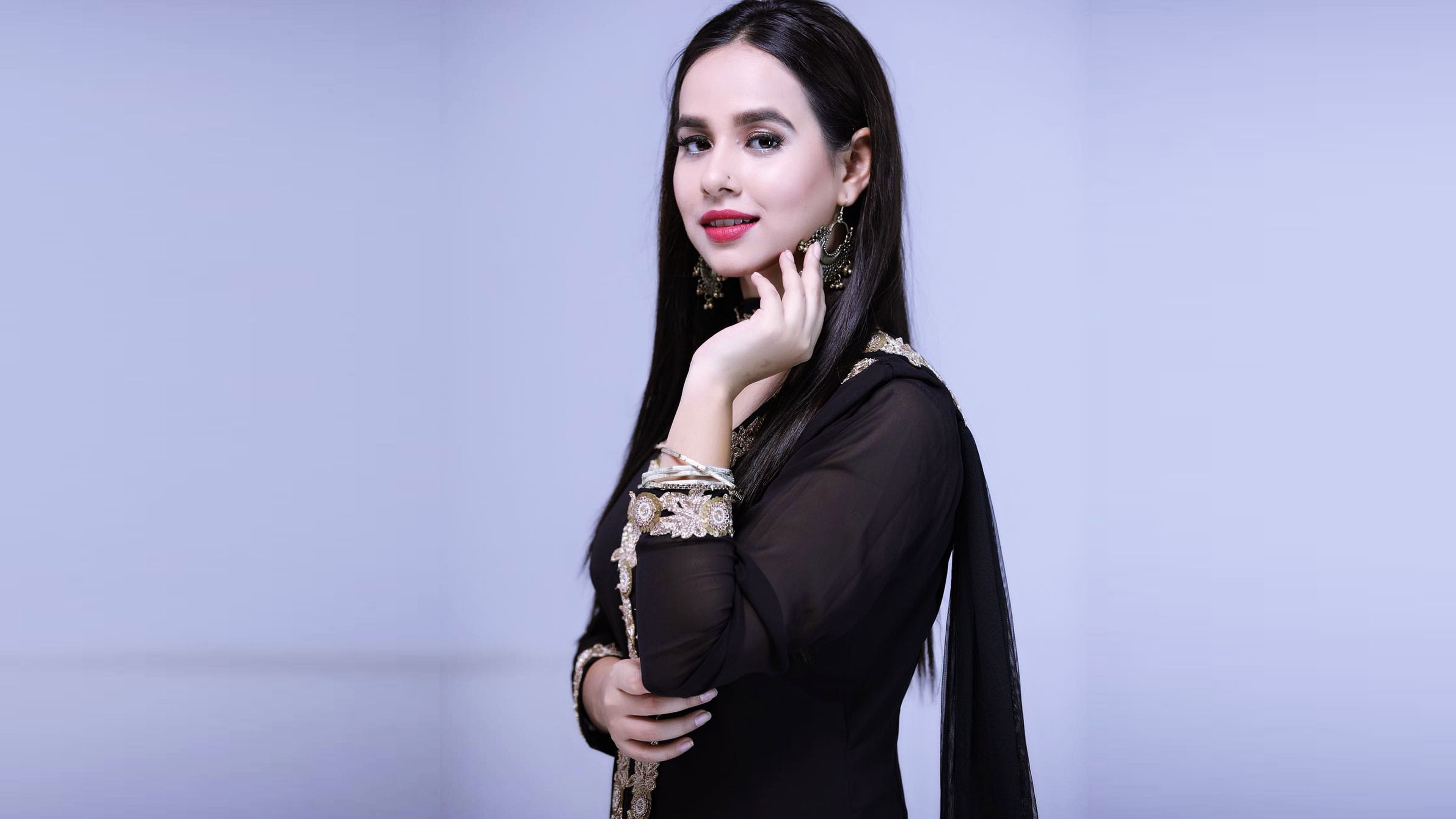 4K Sunanda Sharma Desktop Wallpaper 39971