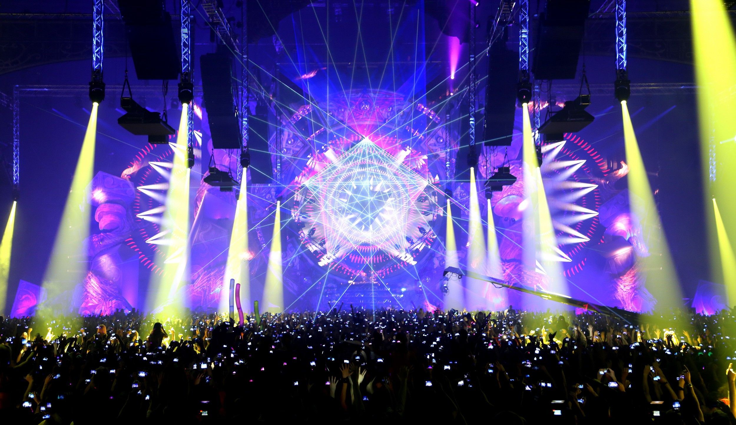 Music Background In High Quality: Qlimax By Cristina Nica, 16 09 2015