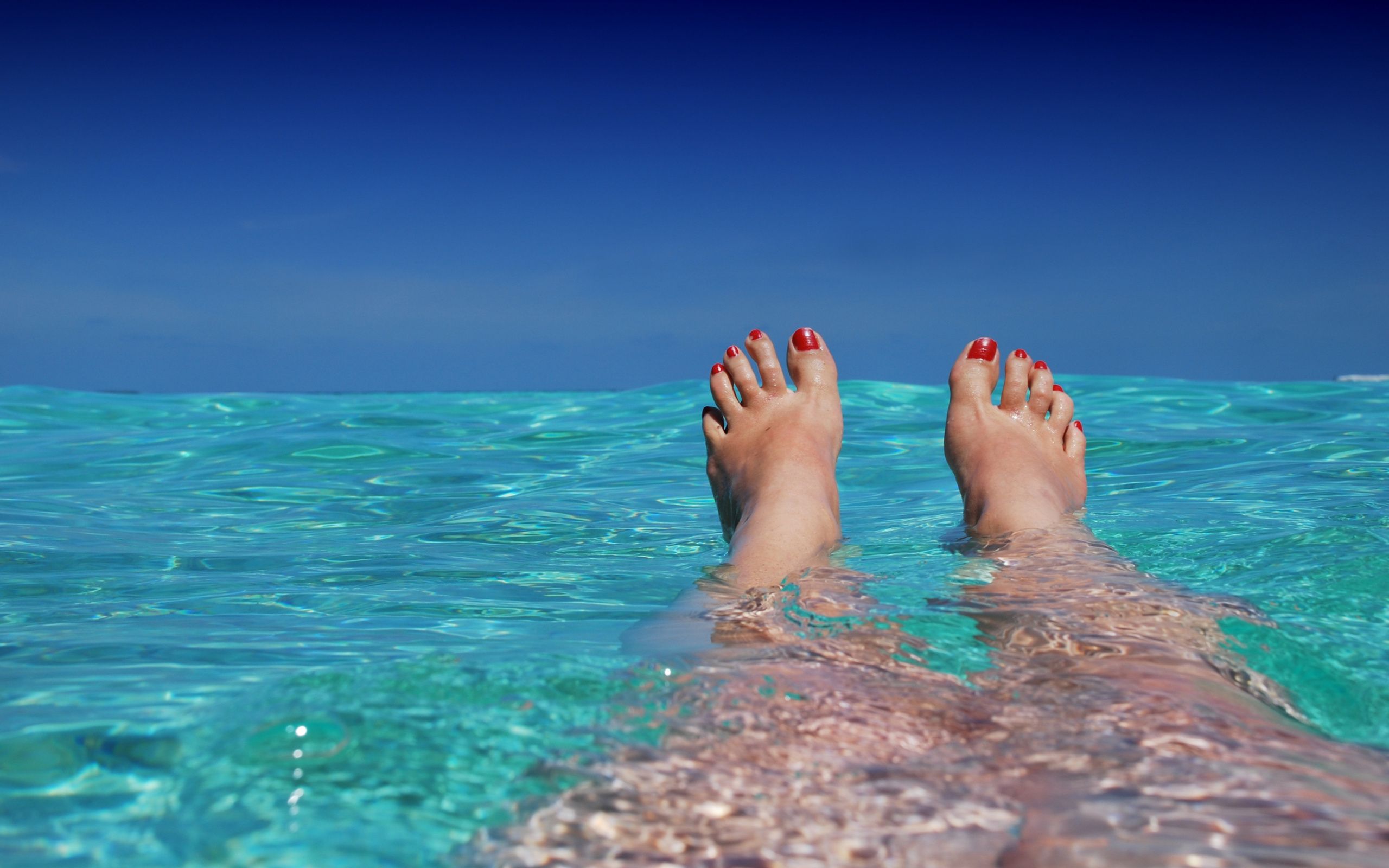 Desktop Wallpaper Maldives Beach, Legs, Holiday, Summer, HD Image