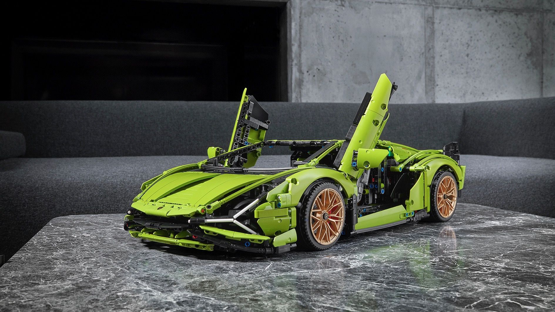 This Lego Technic Lamborghini Sian FKP 37 has 696 pieces