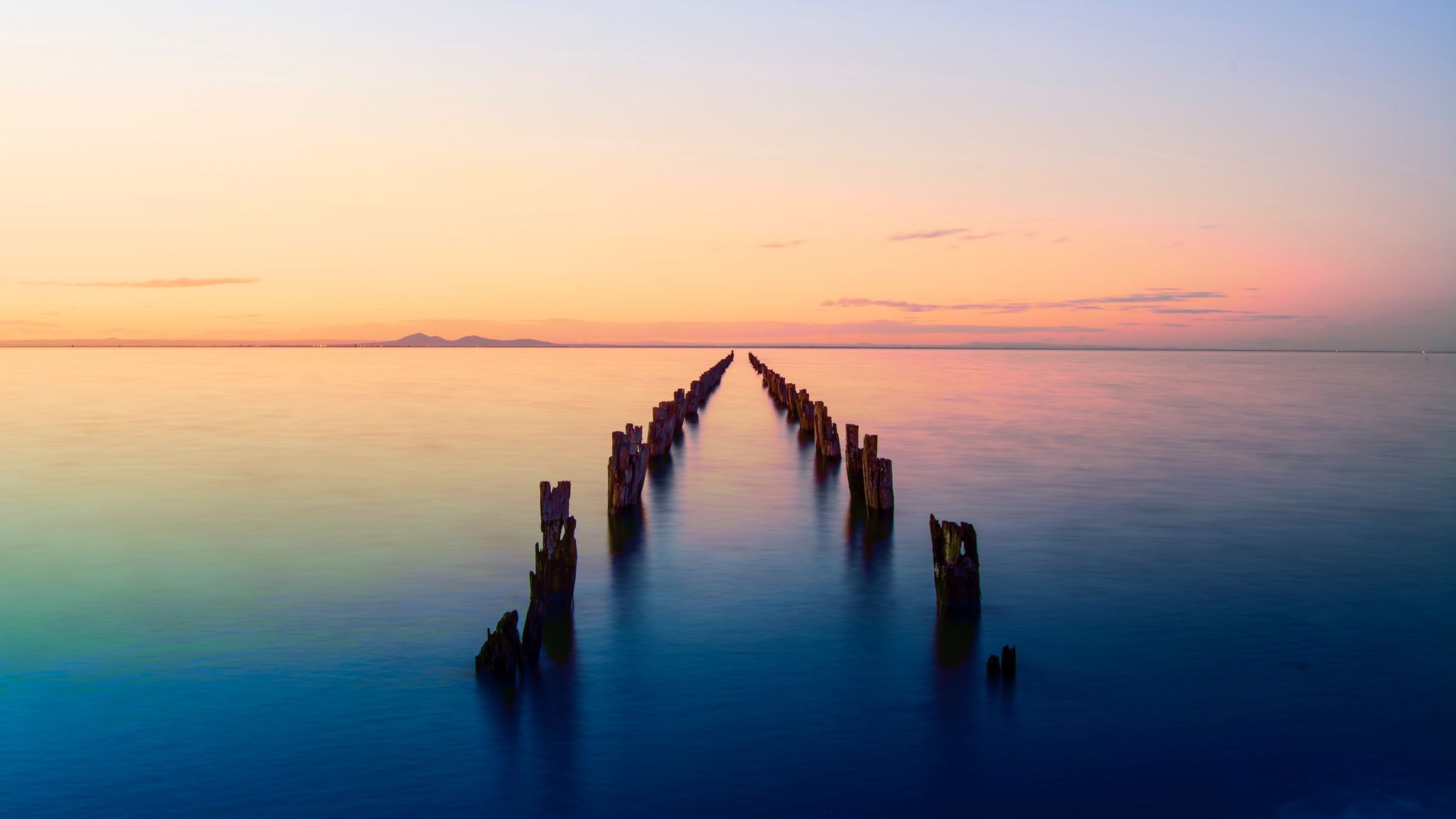 Download wallpaper 2048x1152 bay, horizon, sunset, pier, ruins