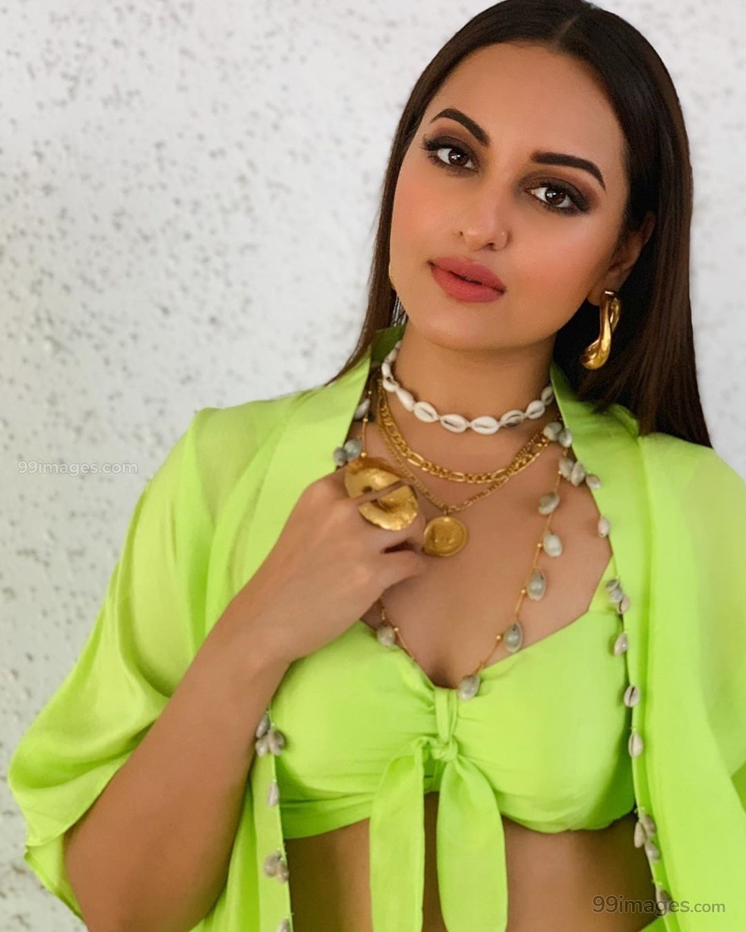 Sonakshi Sinha Beautiful HD Photo & Mobile Wallpaper HD Android