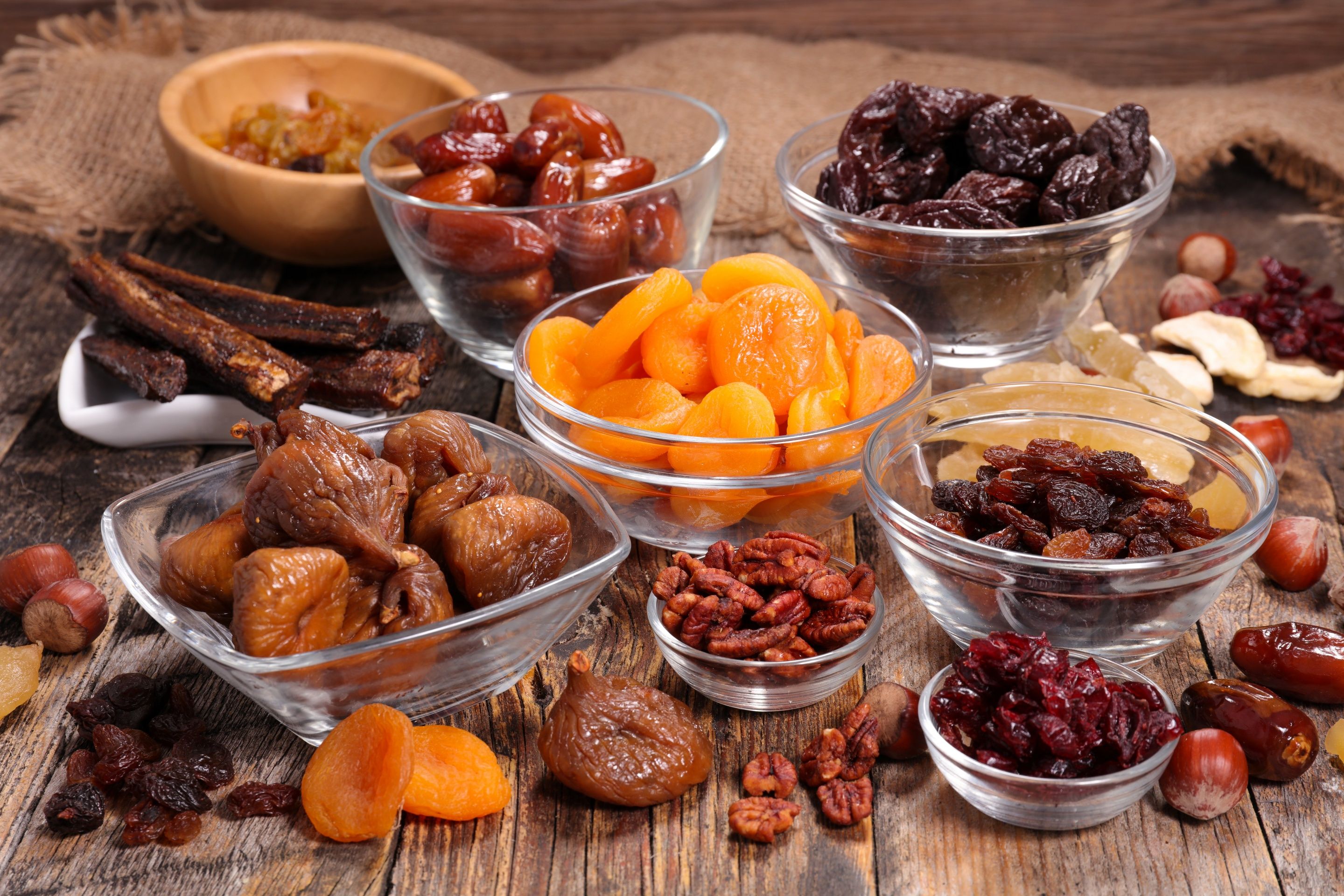 Wallpaper download nuts, fruit, peaches, raisins, dried apricots resolution 2880x1920