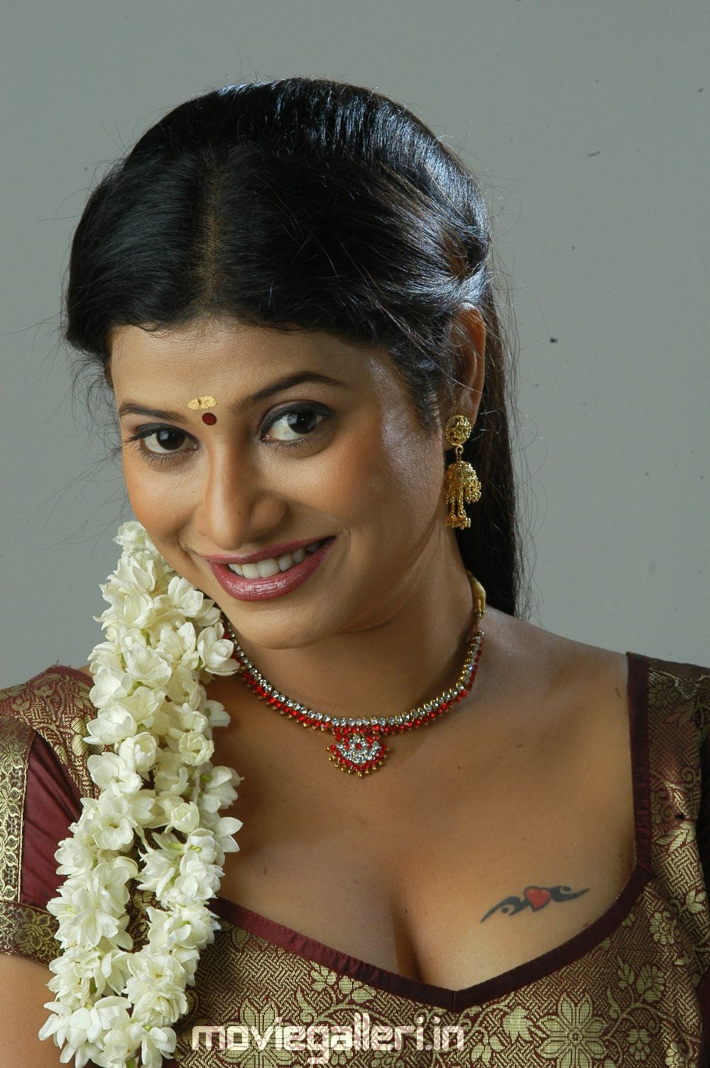 Tamil Actress Shobana Naidu Hot Spicy Stills.
