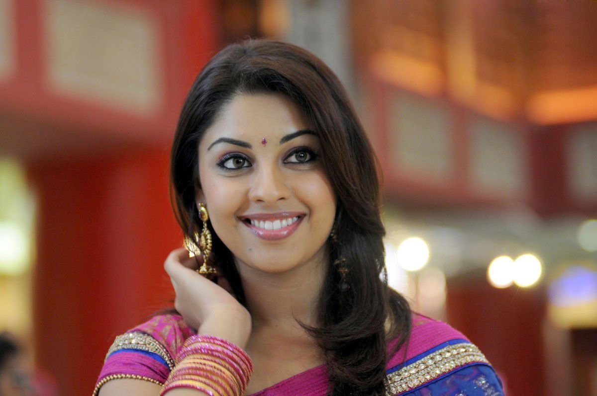 Richa Gangopadhyay Latest HD Wallpaper