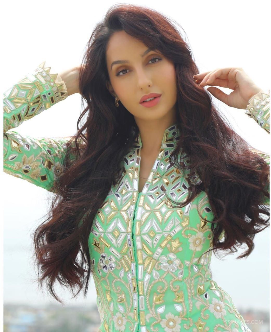 Nora Fatehi Latest Hot HD Photo & Mobile Wallpaper 1080p