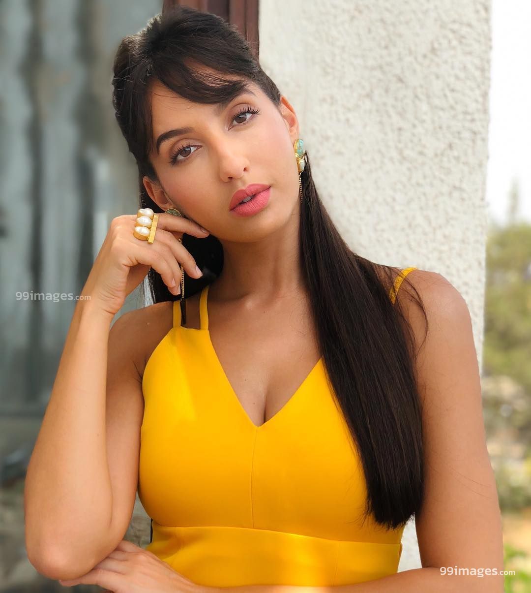 Nora Fatehi Latest Hot HD Photo & Mobile Wallpaper