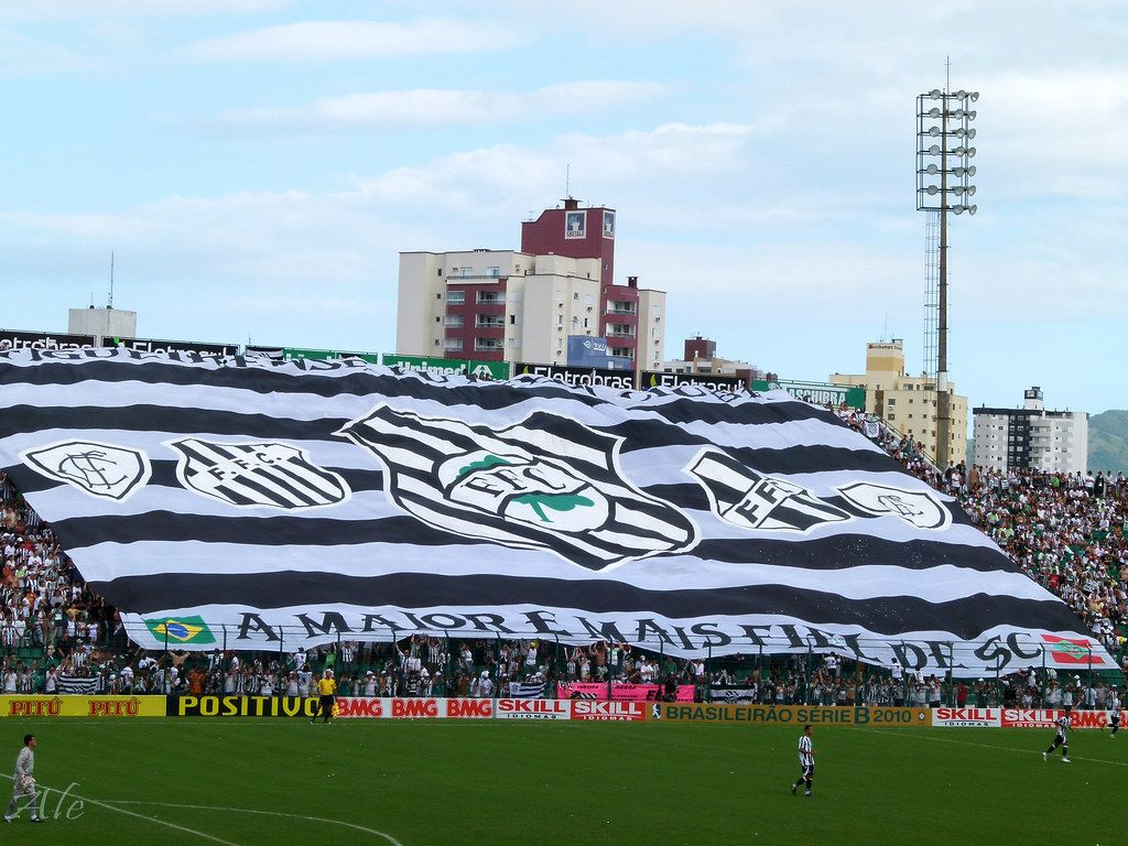 Bandeirão da Torcida do Figueirense. Figueirense 4x2 Paraná