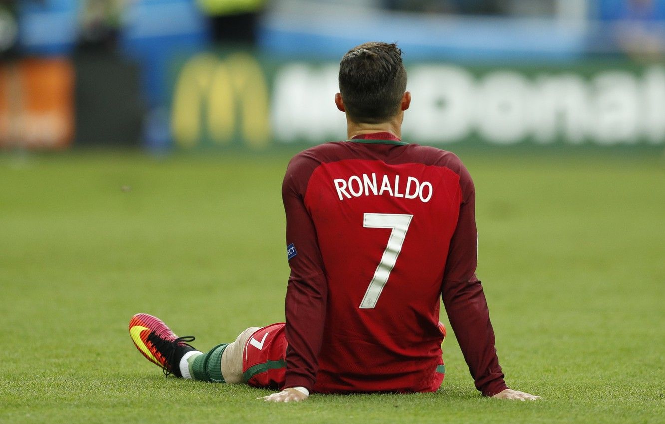 Wallpaper lawn, football, back, form, Portugal, Cristiano Ronaldo, sitting, legend, player, France, football, CR player, Portugal, Cristiano Ronaldo, Ronaldo image for desktop, section спорт