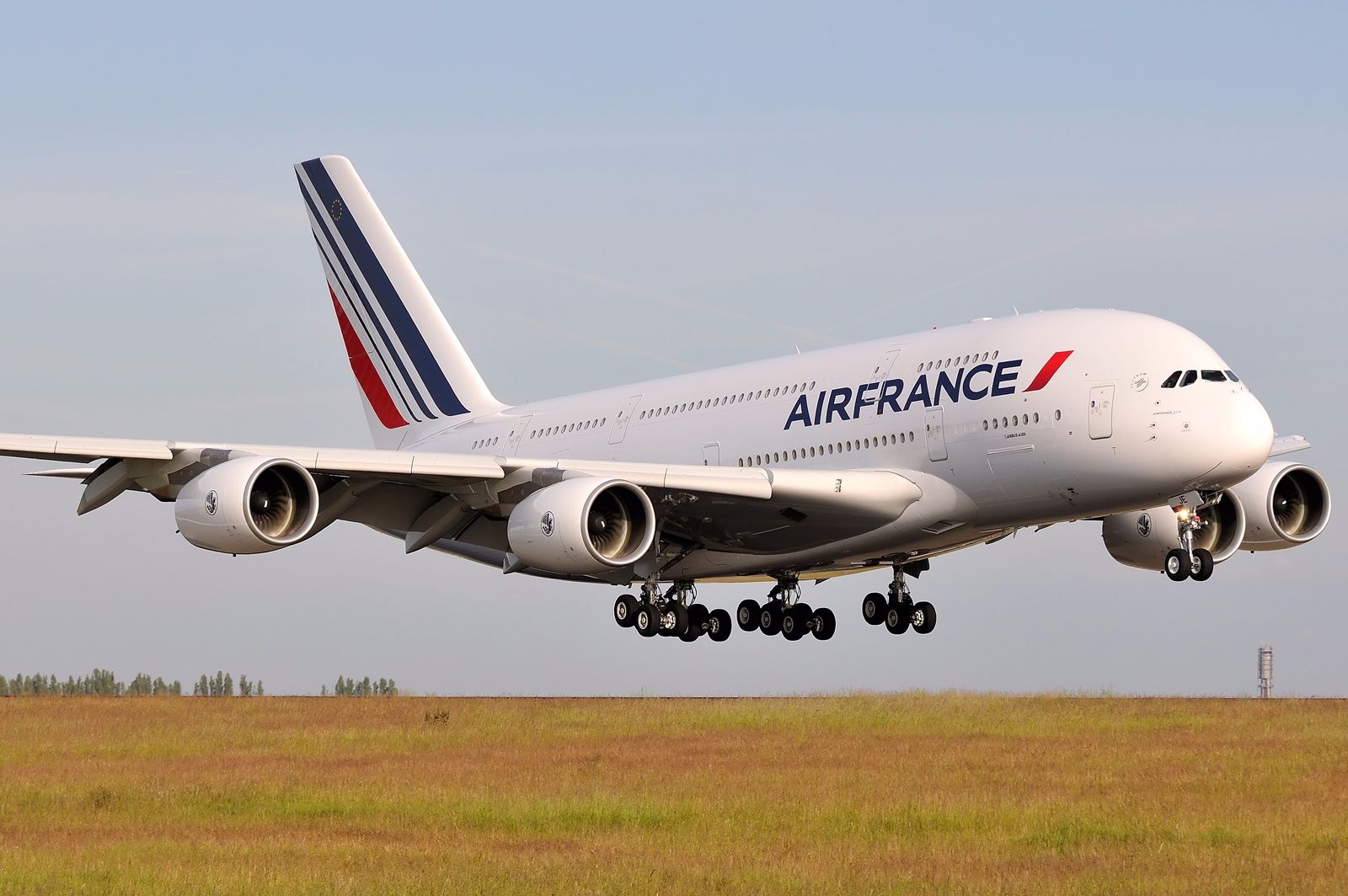 Air France A380 800 Touch Down Charles De Gaulle Aircraft