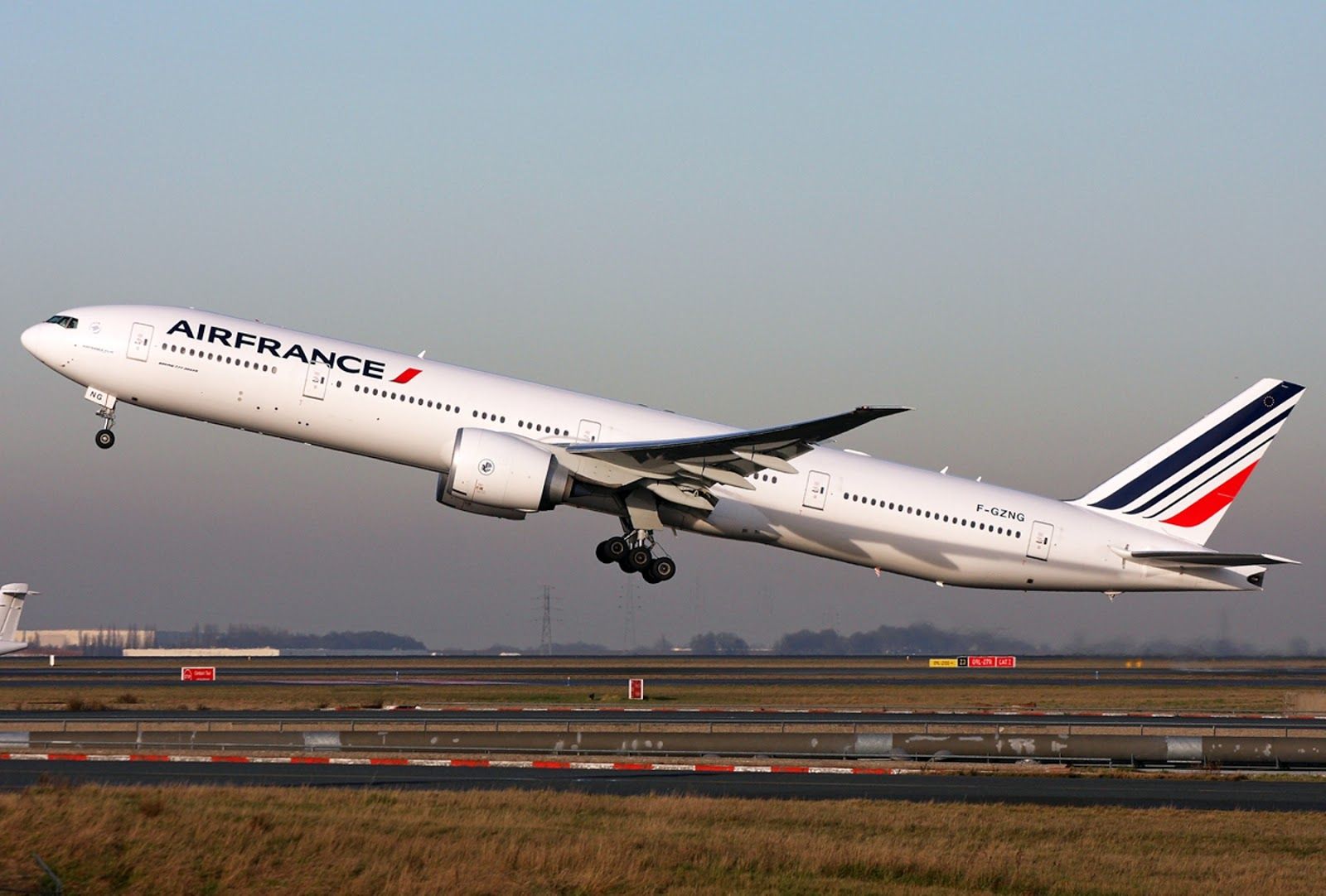 Boeing 777 300ER Of Air France Takeoff Aircraft Wallpaper 3326
