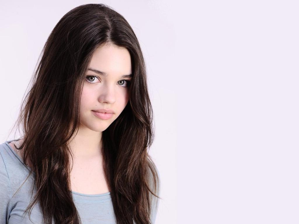 India Eisley Nude Picture Can Make You Submit To Her Glitzy