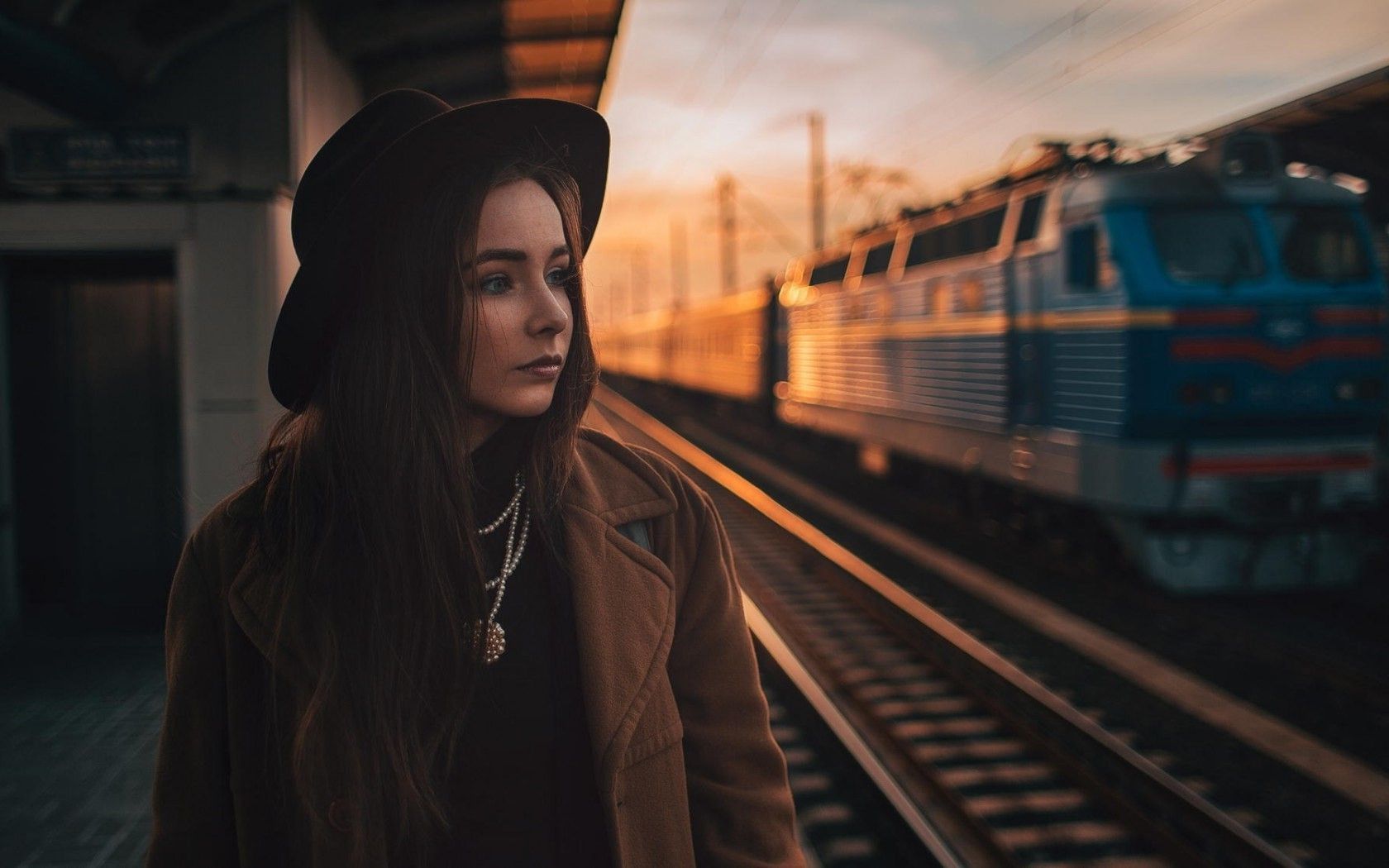 women Wallpaper HD / Desktop and Mobile Background