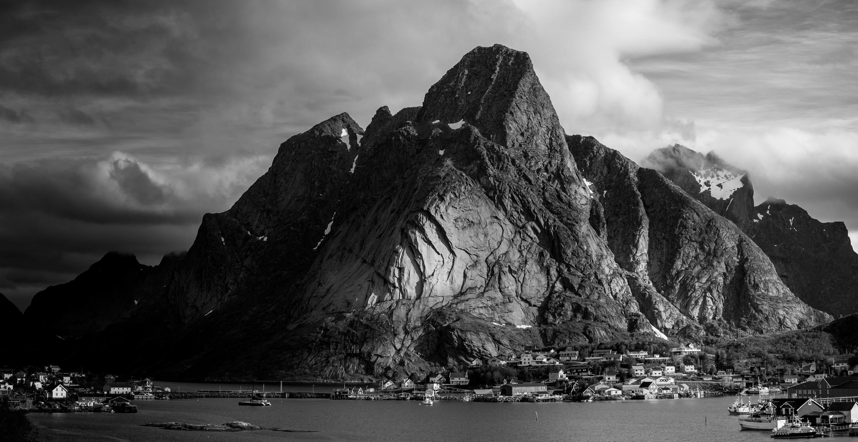 Lofoten 4K wallpaper for your desktop or mobile screen free