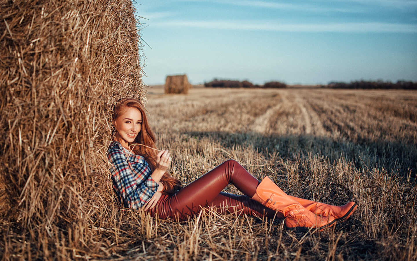 Redhead Women Outdoors In Leather Pants 1440x900