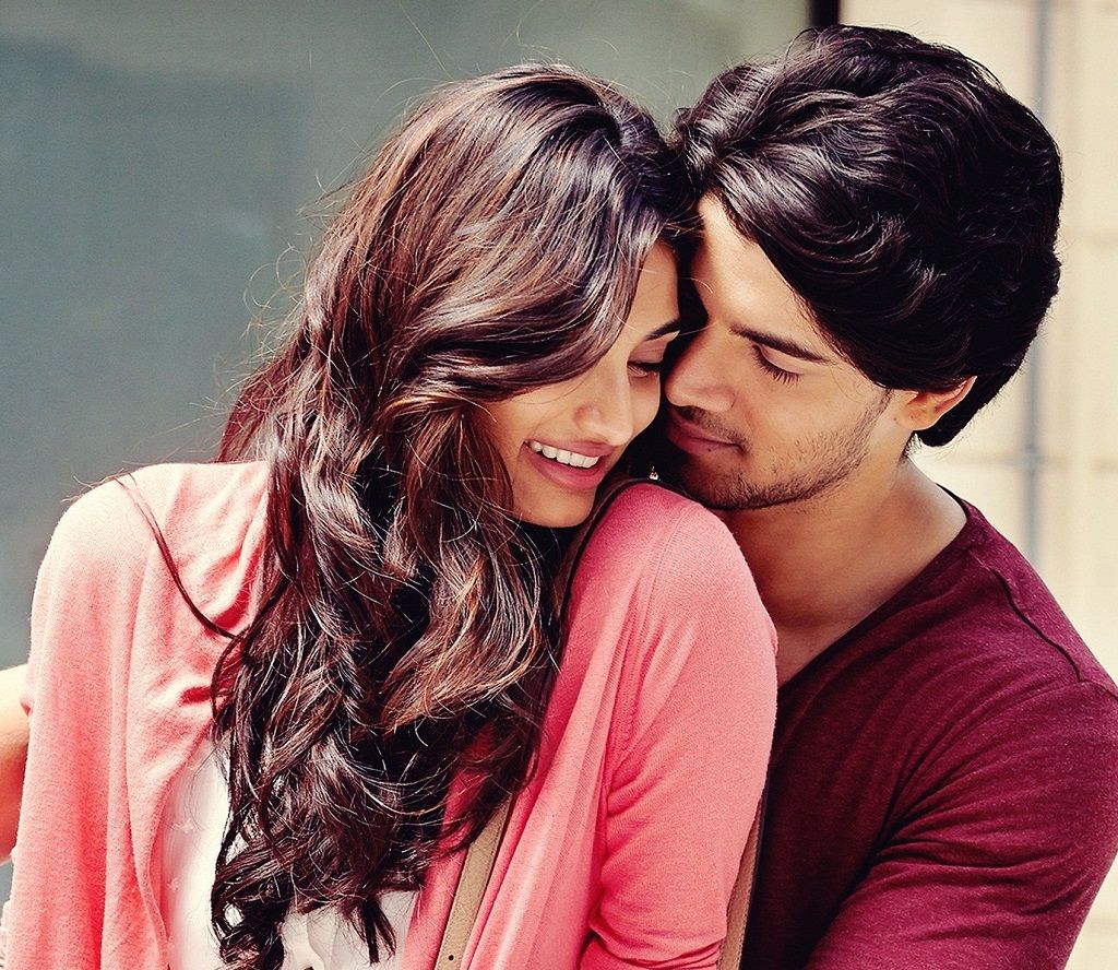 Athiya Shetty And Suraj Pancholi Hot Love HD Wallpaper And