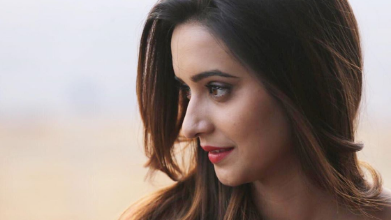 Shivani Surve wins MFK Most Popular Face Award 2019