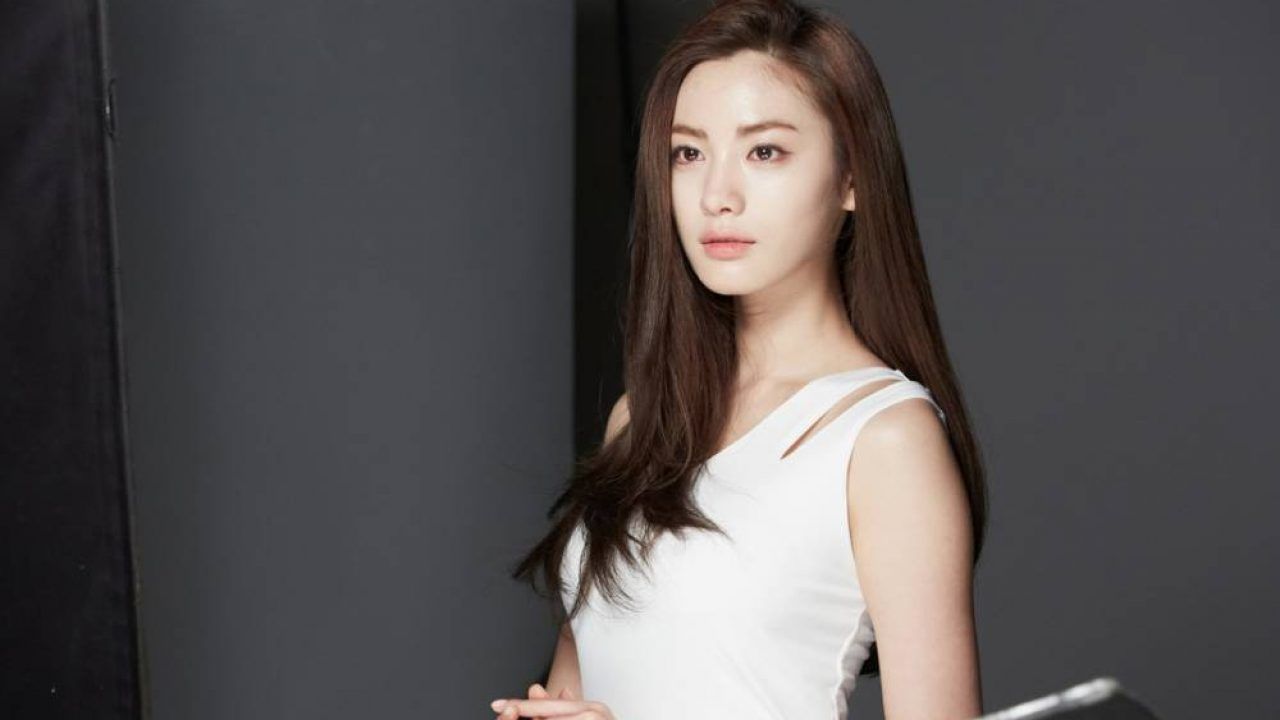 Nana Im Jin Ah The Most Beautiful Female Star In The World 【Buzz