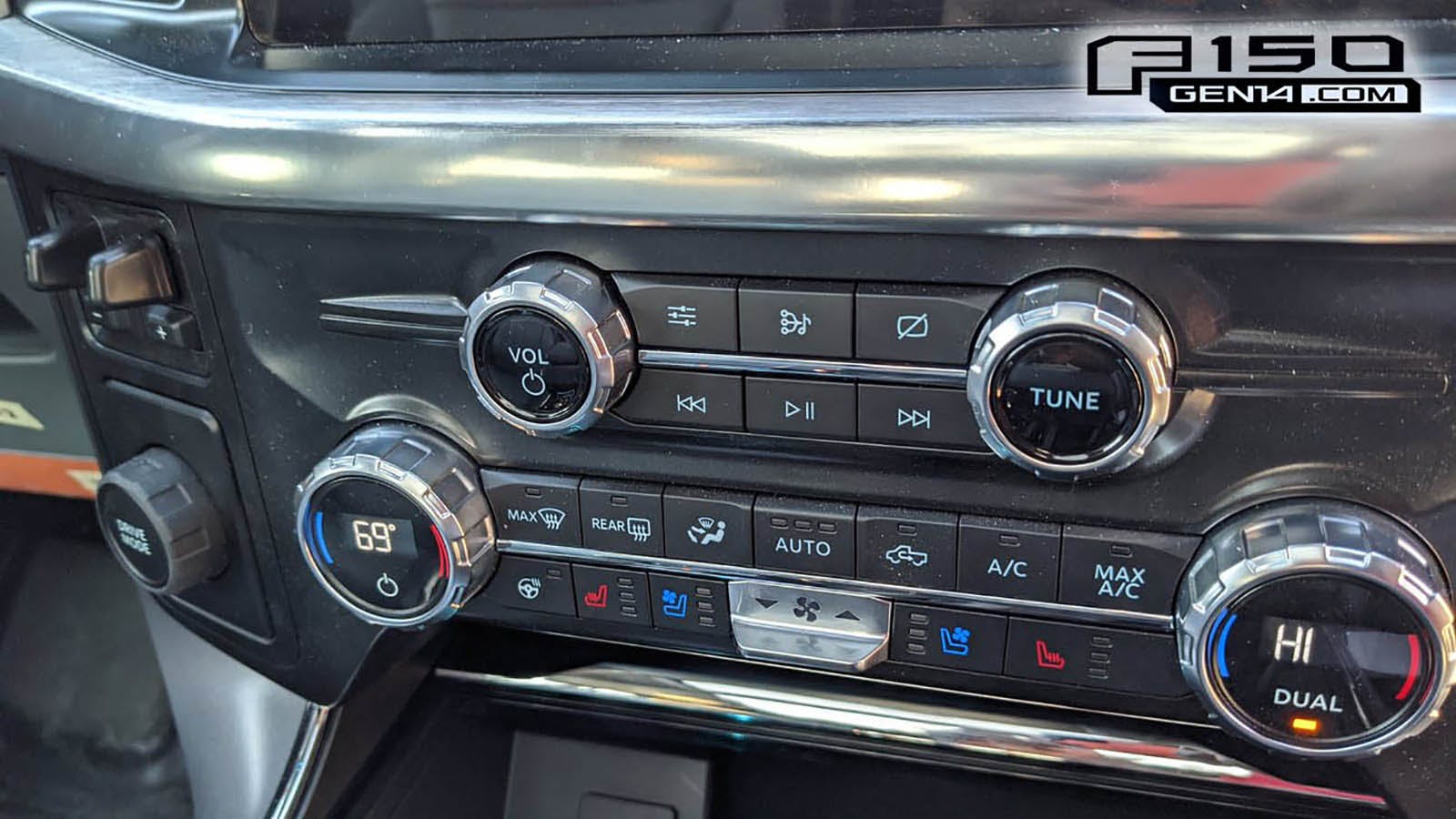 Leaked Photo Show The 2021 Ford F 150's New Interior Goes Big