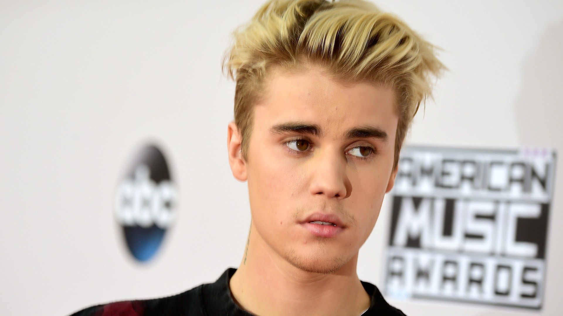 Justin Bieber, Men HD Wallpaper & Background • 3828 • Wallur