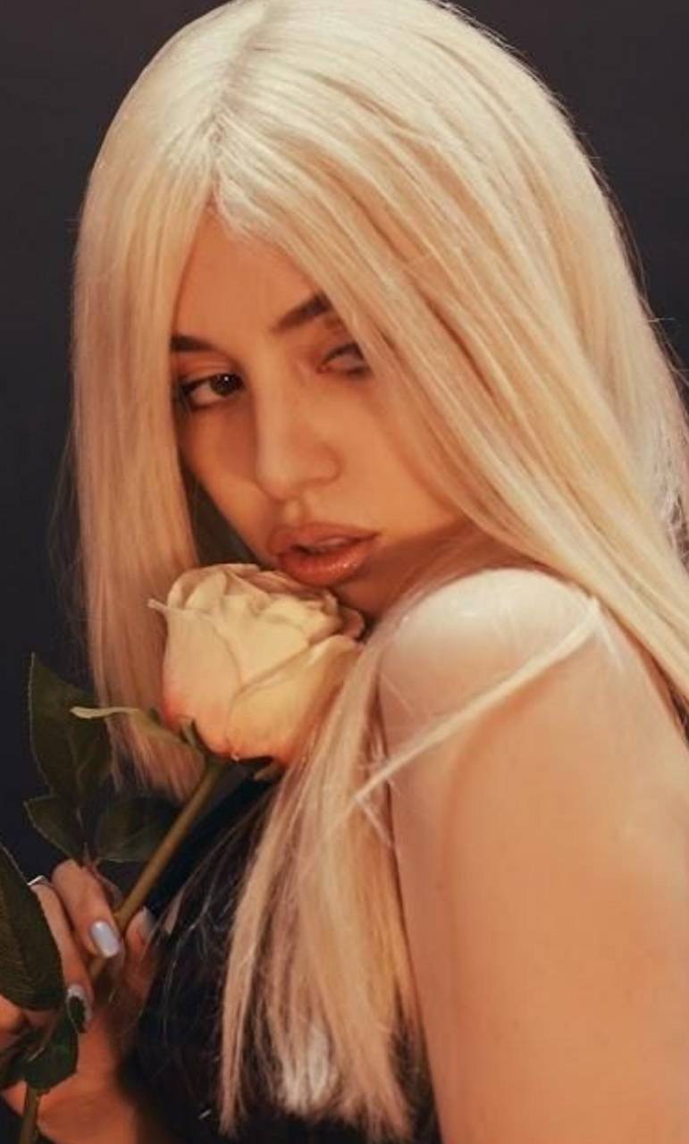 Ava Max wallpaper