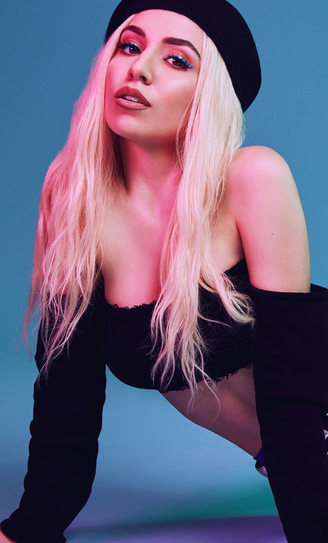 Ava Max iPhone Wallpapers - Wallpaper Cave