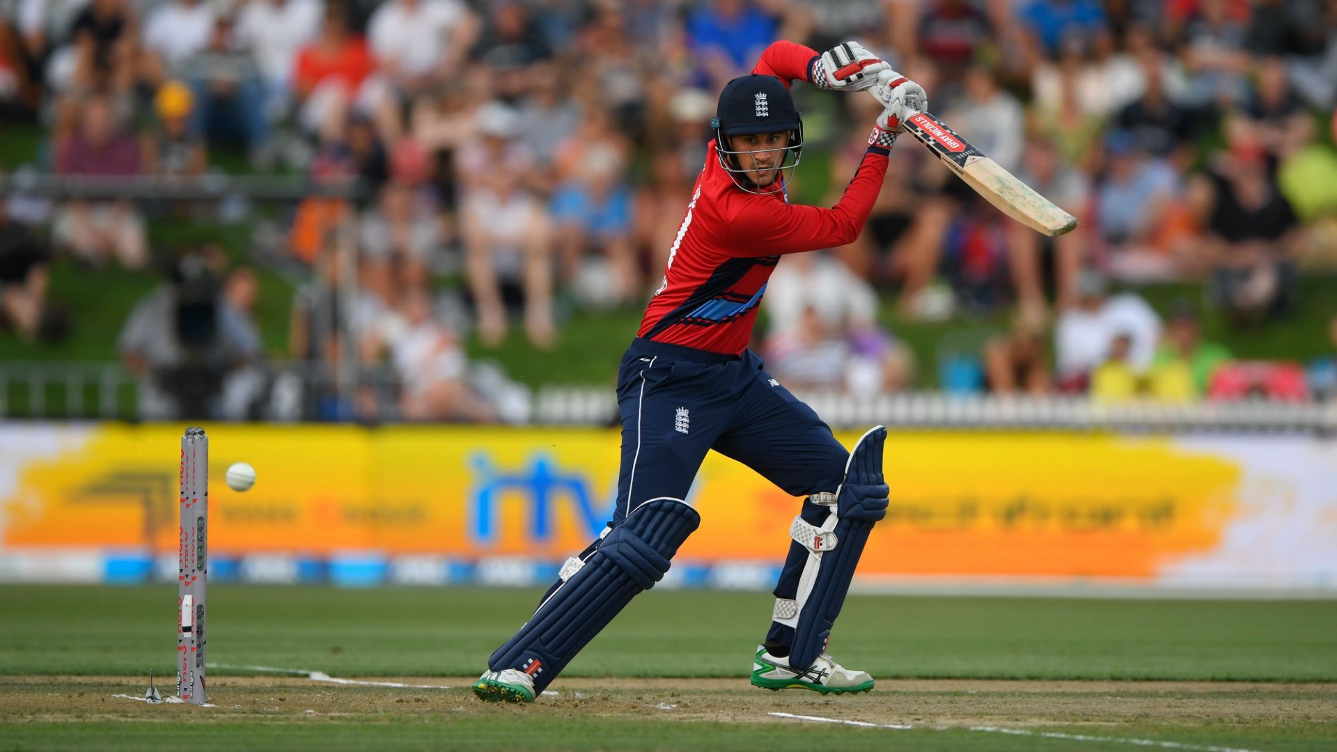 Woakes would welcome ditched Alex Hales back into England dressing