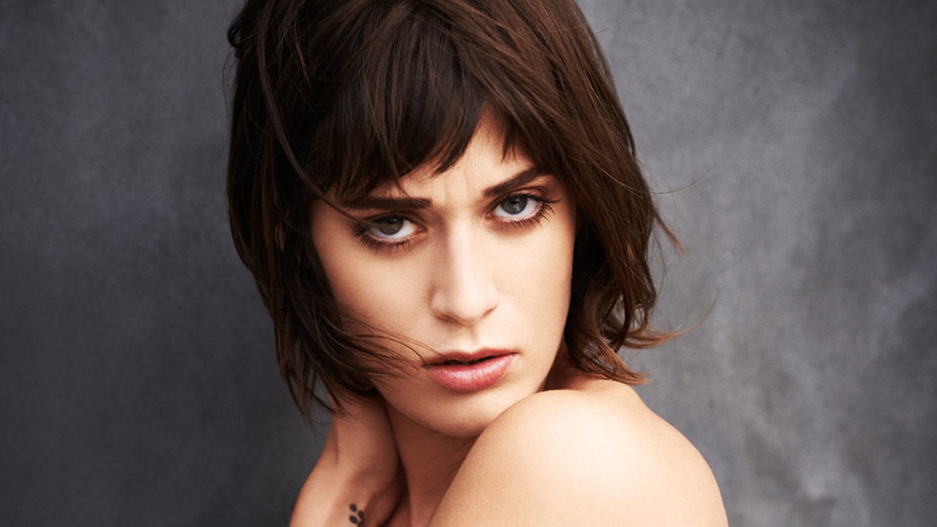 Lizzy Caplan HD Wallpaperwallpaper.net